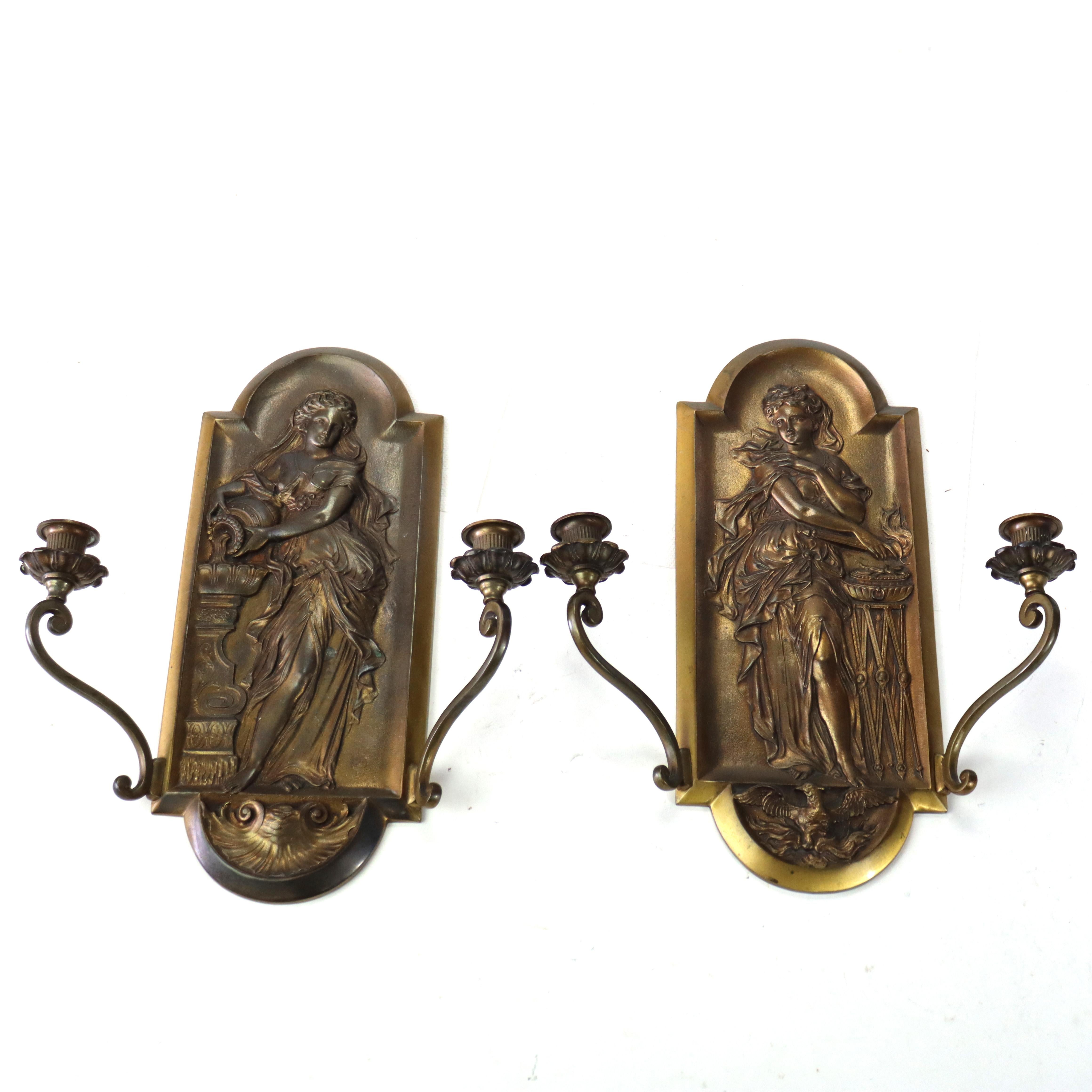 Paire d'appliques murales classiques anciennes Maiden Relief en bronze à deux lumières c1920 Bon état - En vente à Big Flats, NY