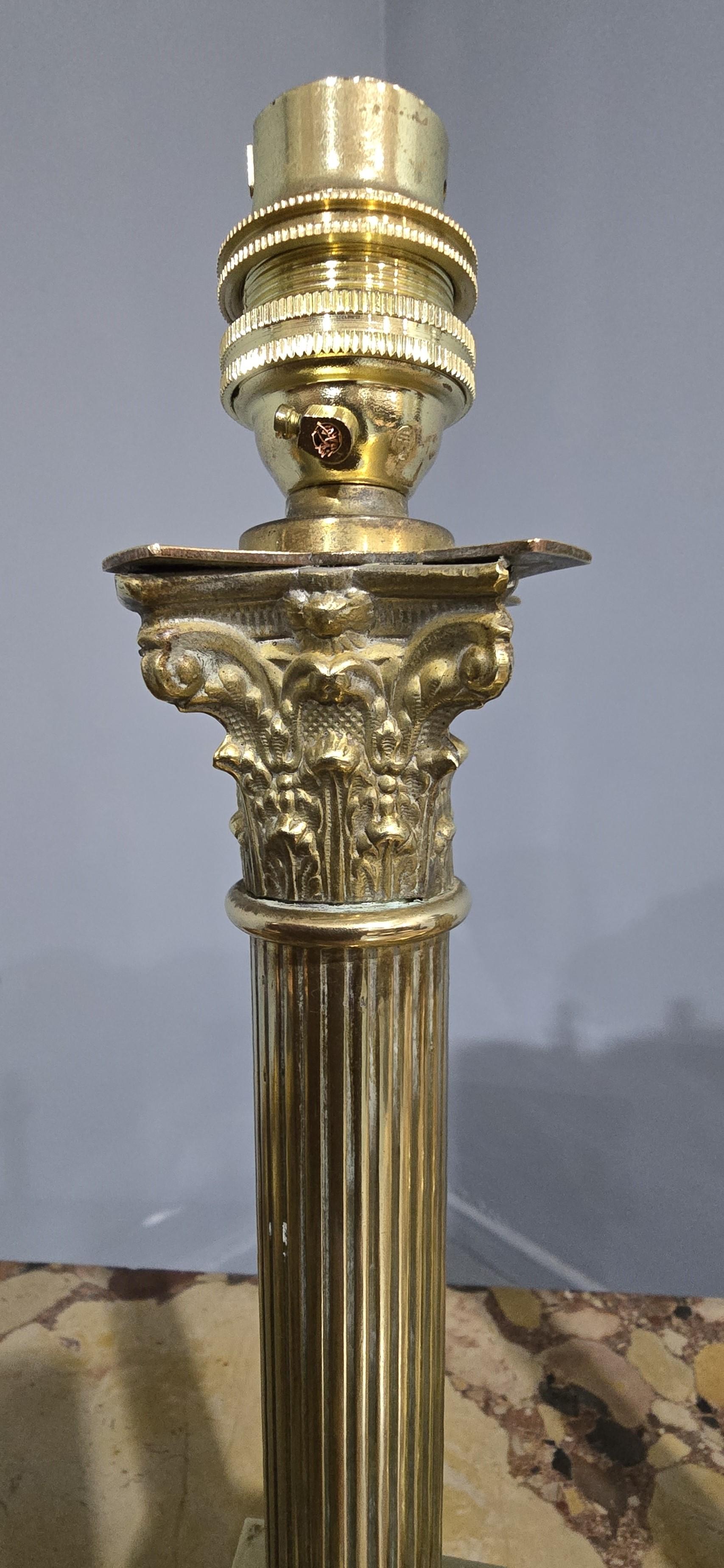 Début de l'époque victorienne Paire de lampes anciennes à colonne corinthienne en vente