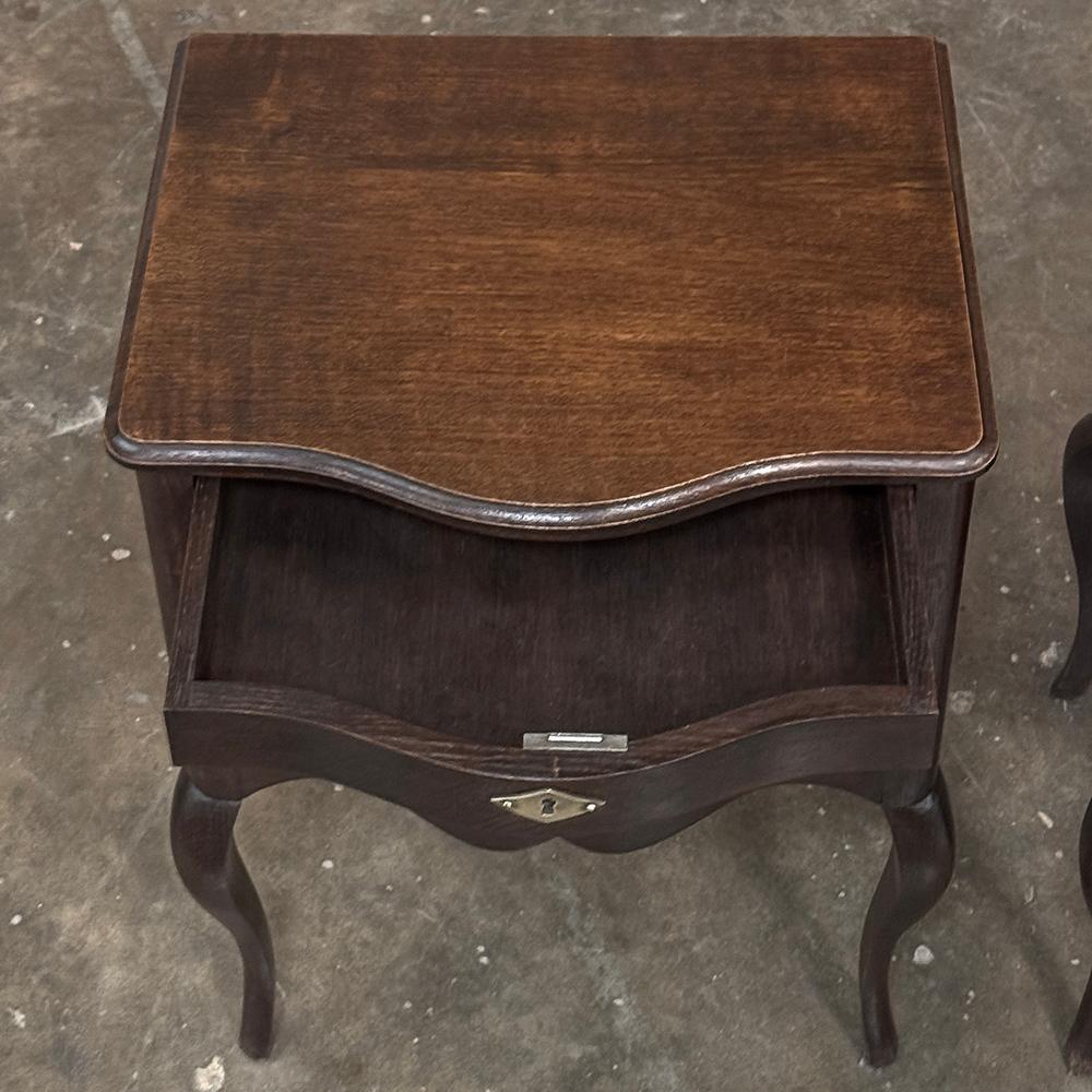 Pareja Mesillas de noche de madera de frutal Antique Country French ~ Mesas auxiliares en venta 3