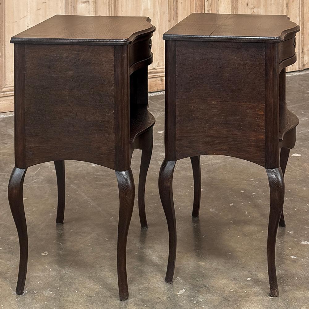 Pareja Mesillas de noche de madera de frutal Antique Country French ~ Mesas auxiliares en venta 5