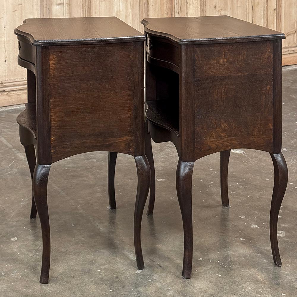 Pareja Mesillas de noche de madera de frutal Antique Country French ~ Mesas auxiliares en venta 6