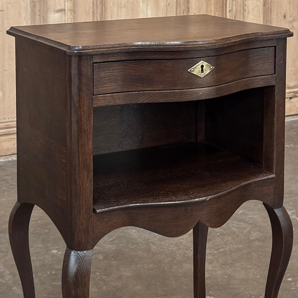 Pareja Mesillas de noche de madera de frutal Antique Country French ~ Mesas auxiliares en venta 7
