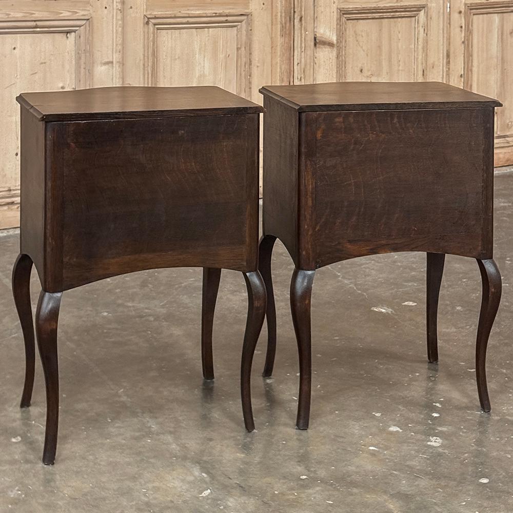 Pareja Mesillas de noche de madera de frutal Antique Country French ~ Mesas auxiliares en venta 9