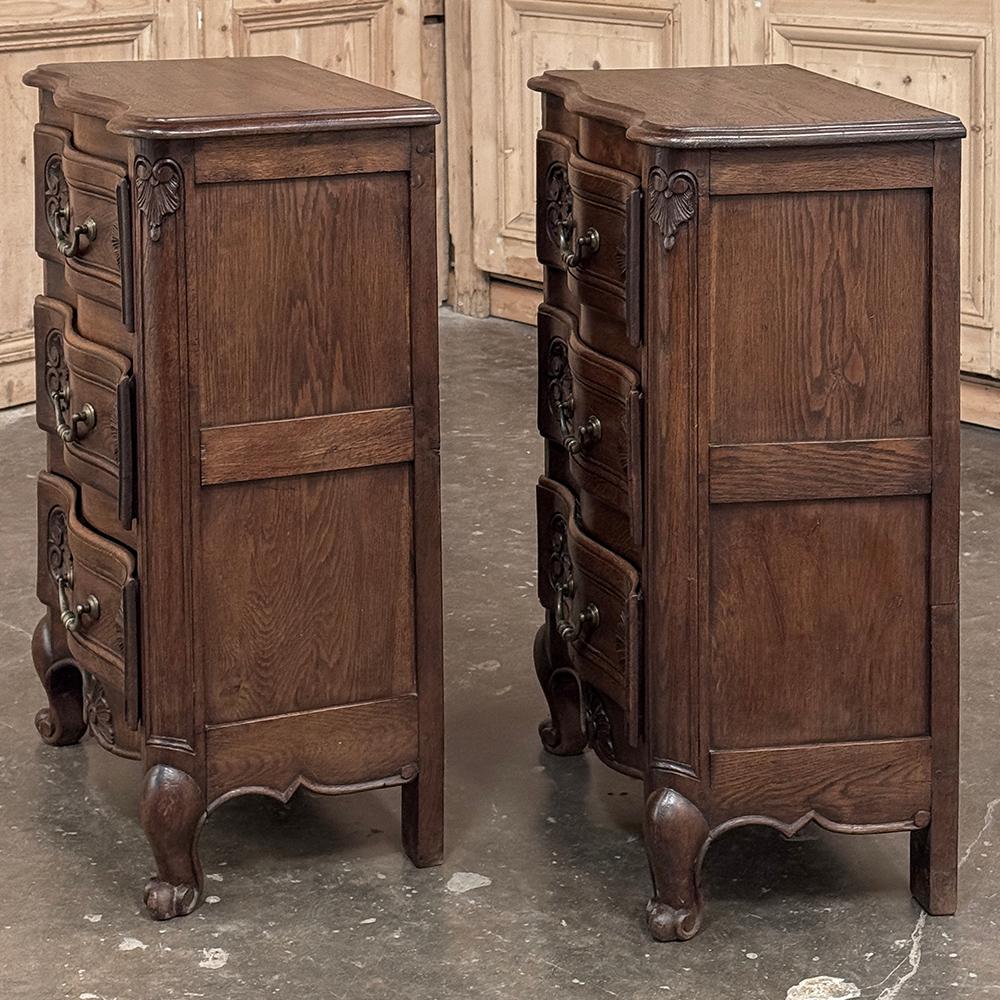 Par de Mesillas de Noche Antique Country French ~ Petite Commodes en venta 7