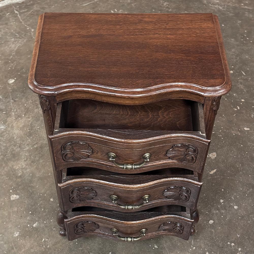 Par de Mesillas de Noche Antique Country French ~ Petite Commodes en venta 9