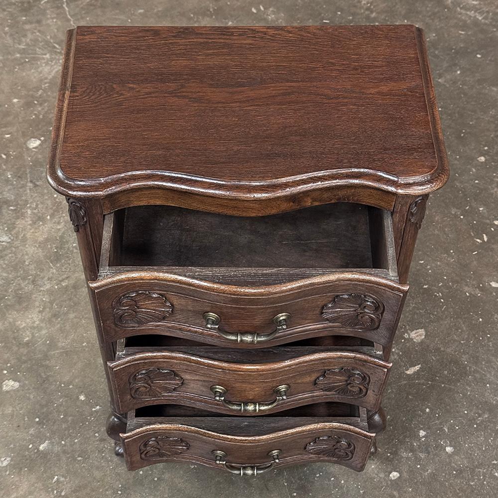 Par de Mesillas de Noche Antique Country French ~ Petite Commodes en venta 10
