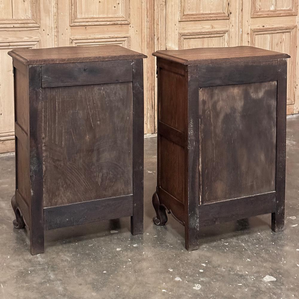 Par de Mesillas de Noche Antique Country French ~ Petite Commodes en venta 11