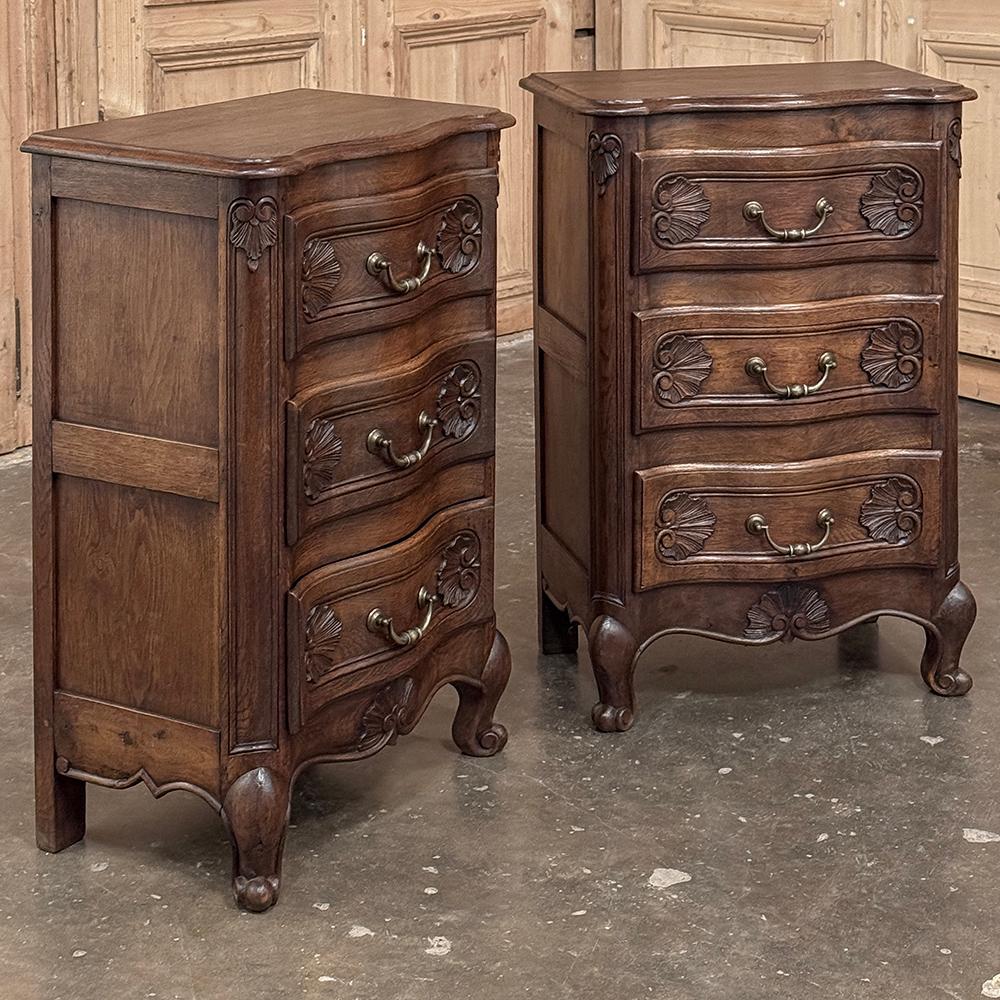 Par de Mesillas de Noche Antique Country French ~ Petite Commodes Provincial francés en venta