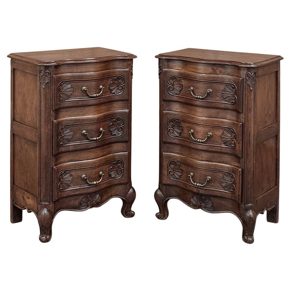 Par de Mesillas de Noche Antique Country French ~ Petite Commodes en venta