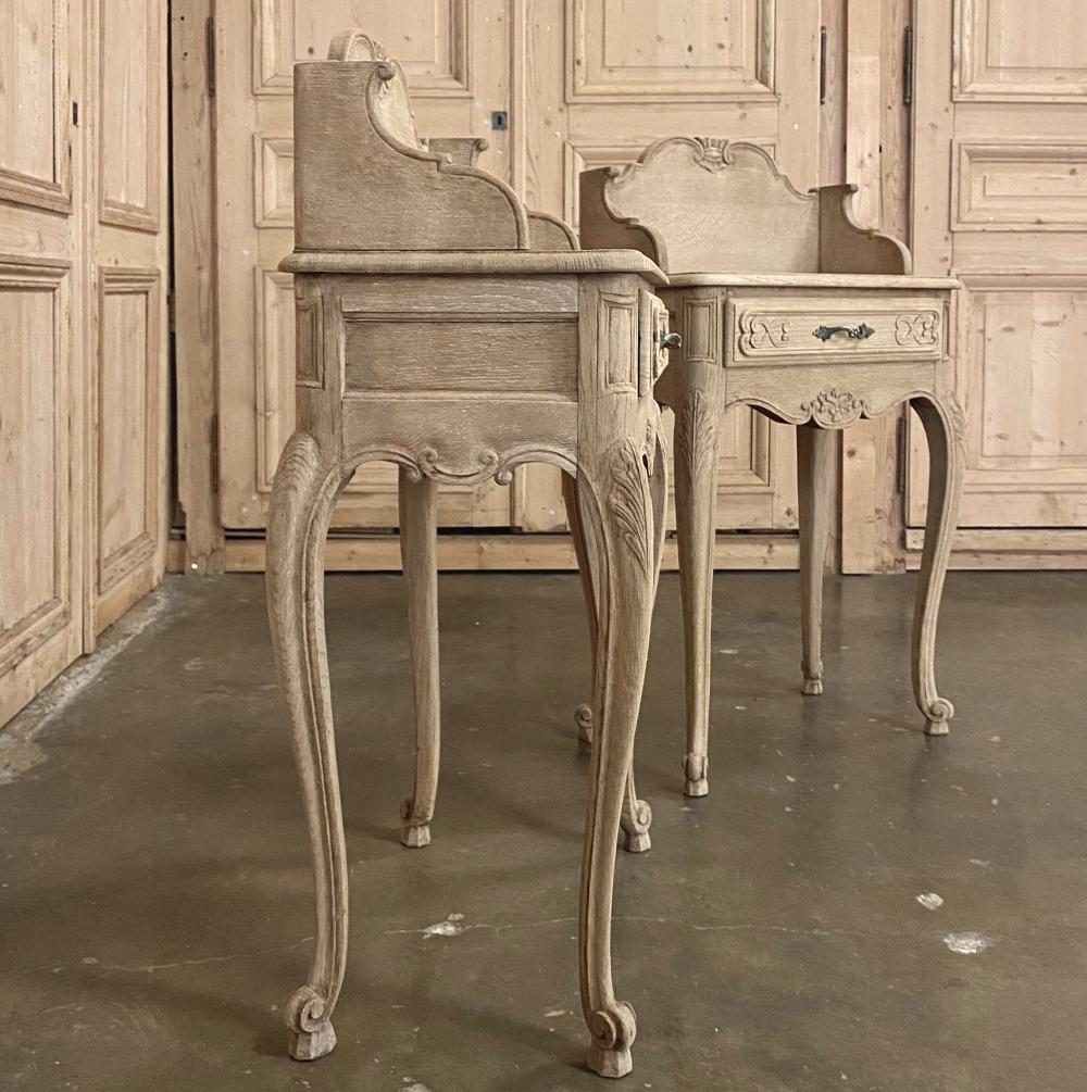 Pair of Antique Country French Stripped Oak Nightstands or End Tables In Good Condition In Dallas, TX