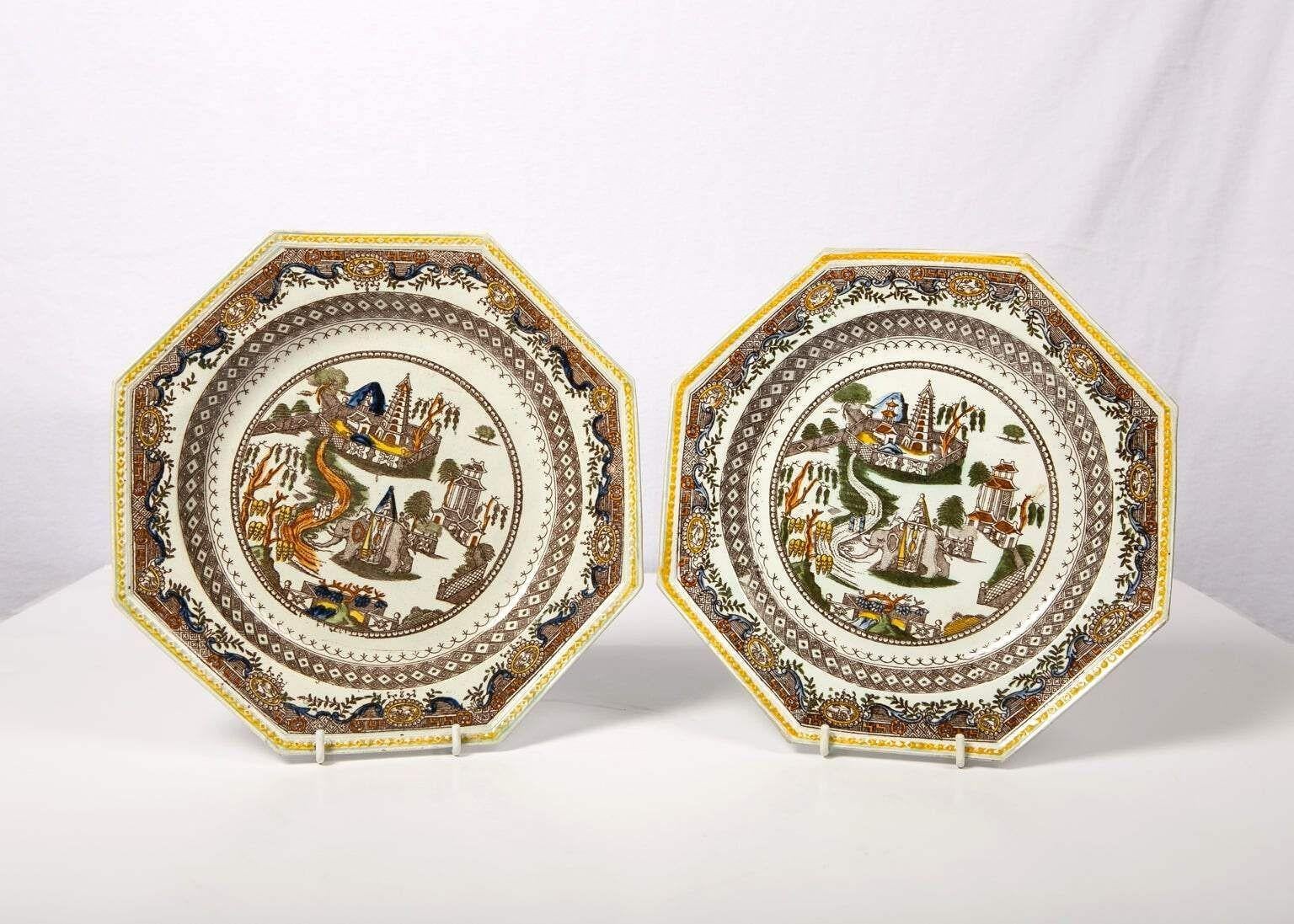 Pareja Wedgwood & Co. antigua Platos en diseño 