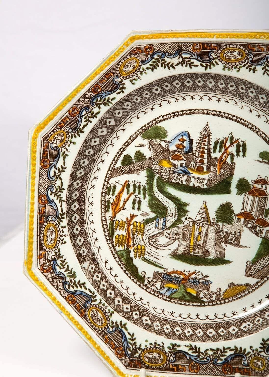 Pareja Wedgwood & Co. antigua Platos en diseño 