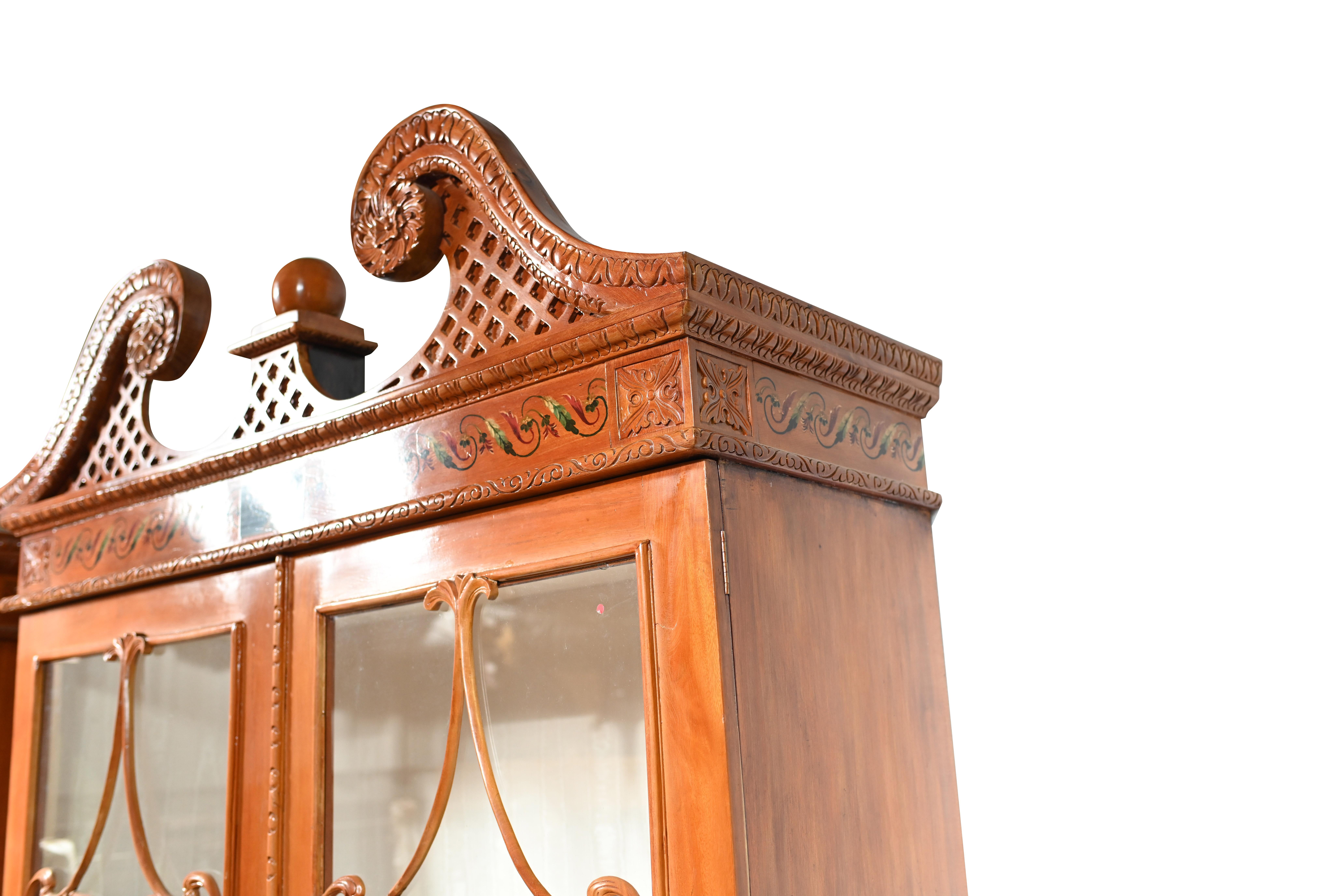 Coppia di vetrine antiche, librerie Chippendale con ante in vetro in legno di raso in vendita 5