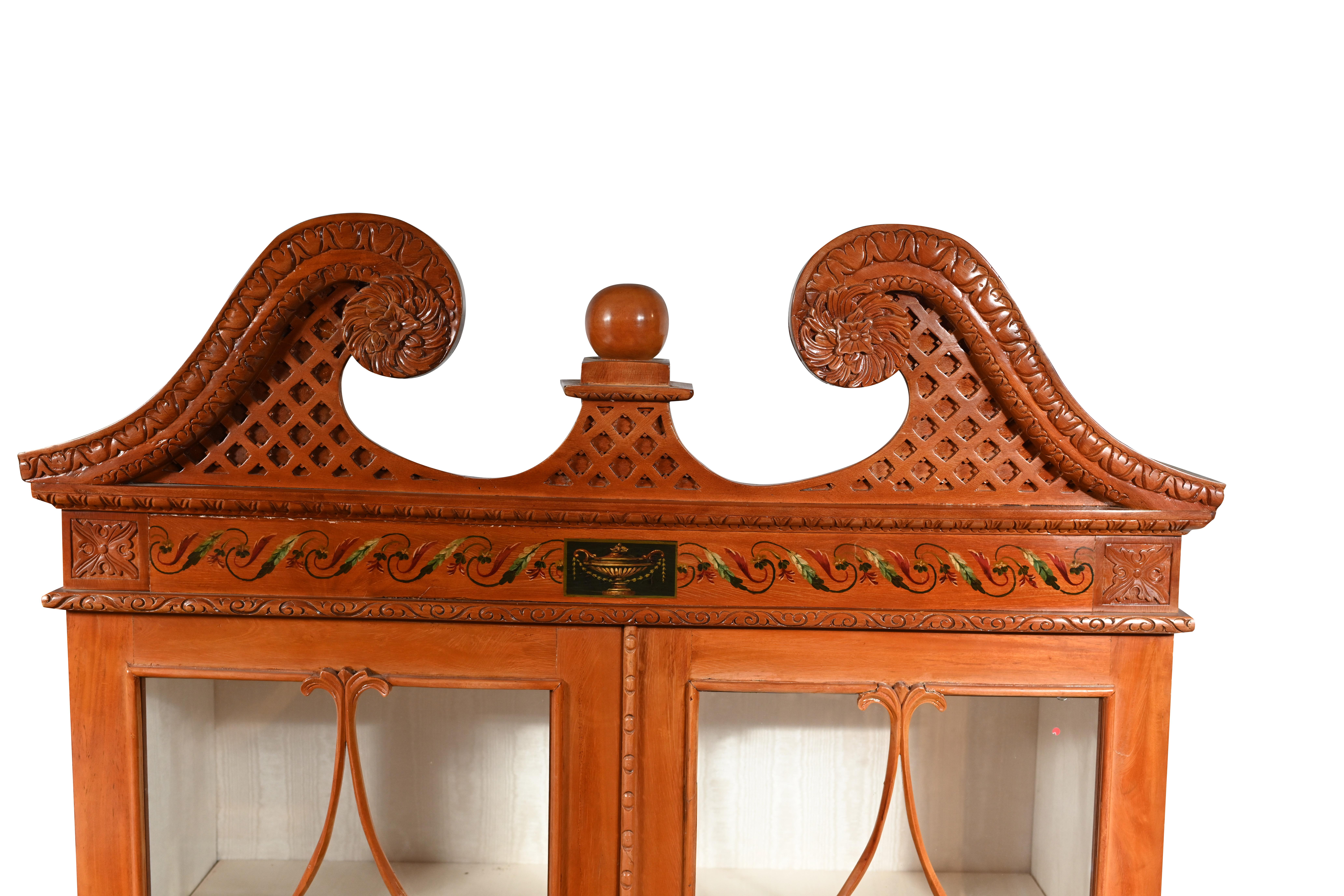 Coppia di vetrine antiche, librerie Chippendale con ante in vetro in legno di raso in vendita 1