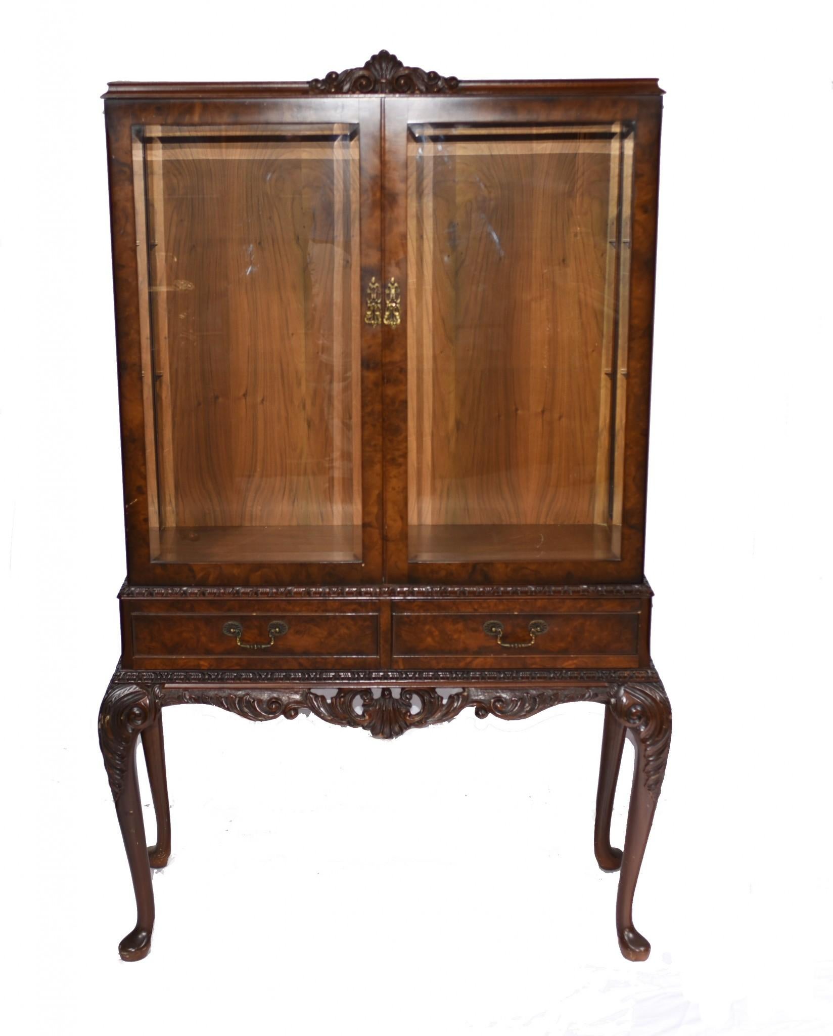 Gorgeous pair of Victorian style display cabinets in walnut
Firstly if you require just one we can split up the pair no problem.
We date these to circa 1920 and the patina to the walnut is exquisite
Two drawers to each so ample storgage
Viewings