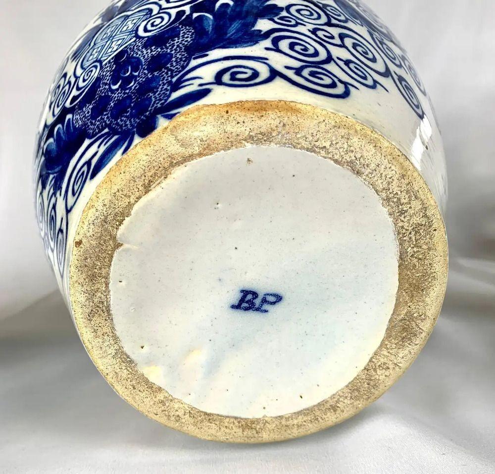 Coppia di antichi vasi da tabacco olandesi Delft blu e bianchi dipinti a mano Circa 1770 in vendita 3