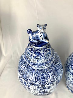 Paar antike holländische Delft-Gläser mit blau-weißem Tausend-Blumen-Muster Ca. 1880