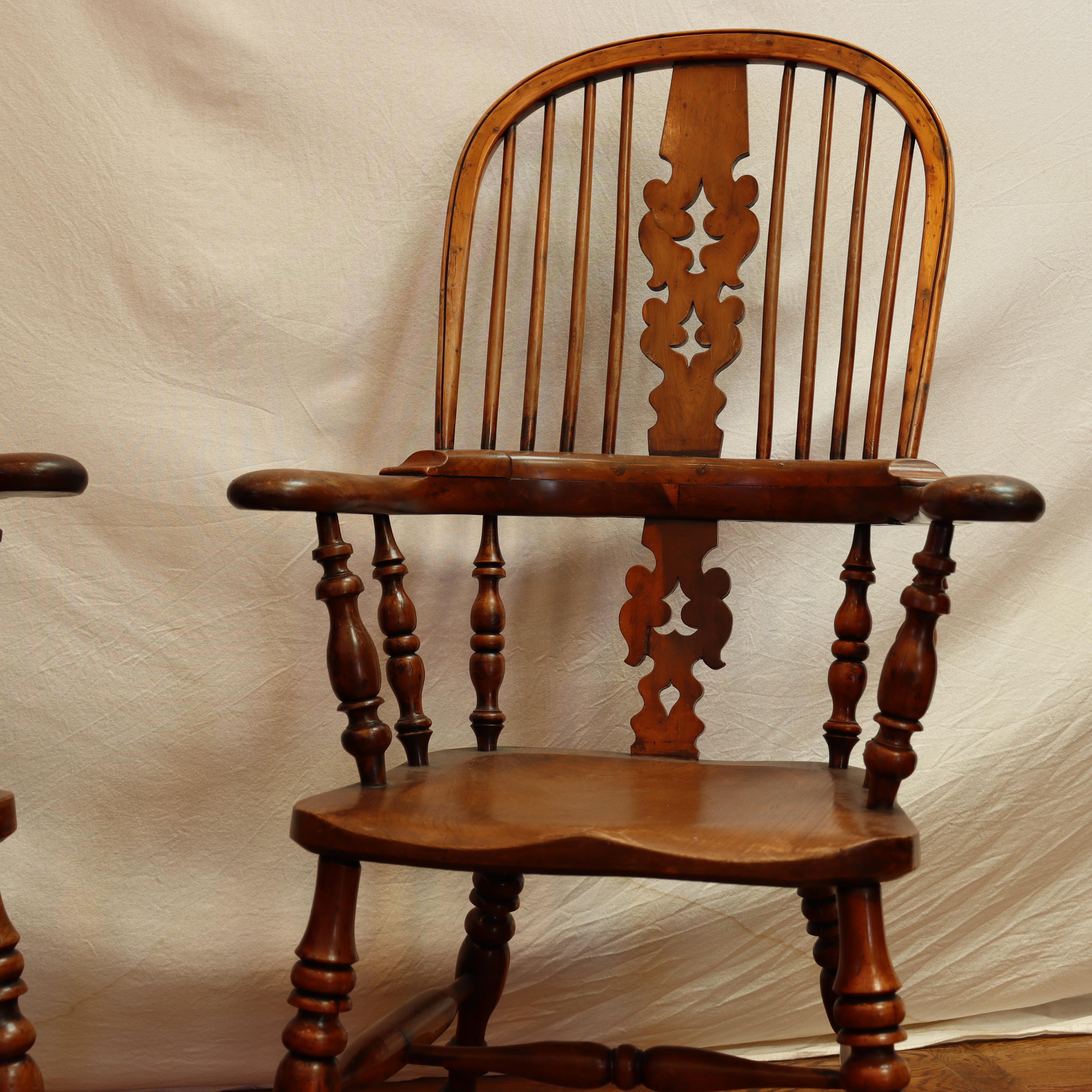 British Pair Antique Early 18th C Yew Wood & Elm English Fiddleback Windsor Armchairs For Sale