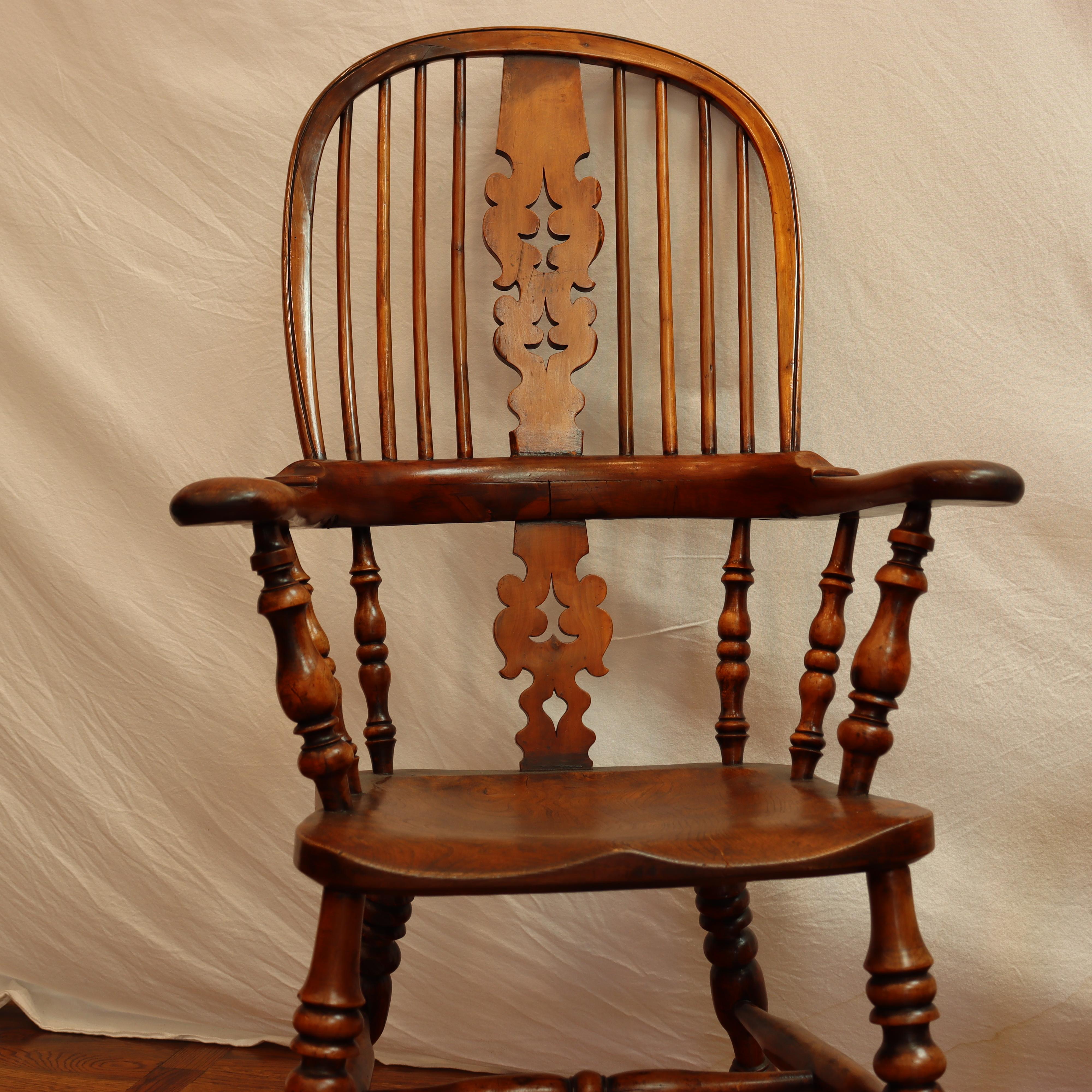 Hand-Carved Pair Antique Early 18th C Yew Wood & Elm English Fiddleback Windsor Armchairs For Sale