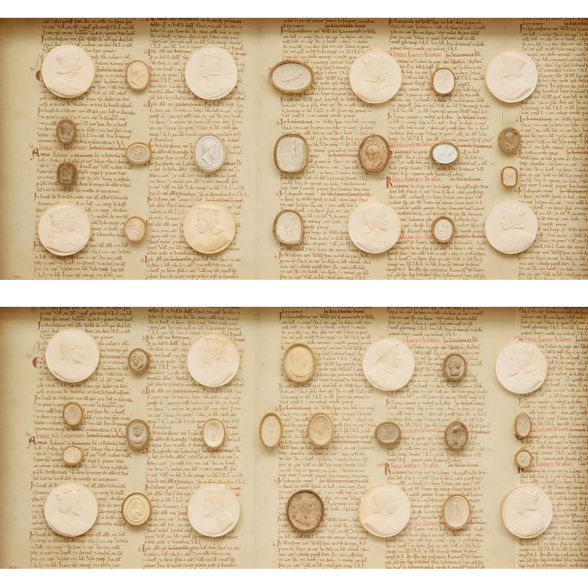 Paire d'intailles anciennes du début du 19e siècle en plâtre du Grand Tour encadrées en Italie
Italie, Début du 19e siècle
Panneaux : Hauteur 25cm, largeur 57cm
Cadres : Hauteur 40 cm, largeur 71 cm, profondeur 7 cm

Cette paire de panneaux du Grand