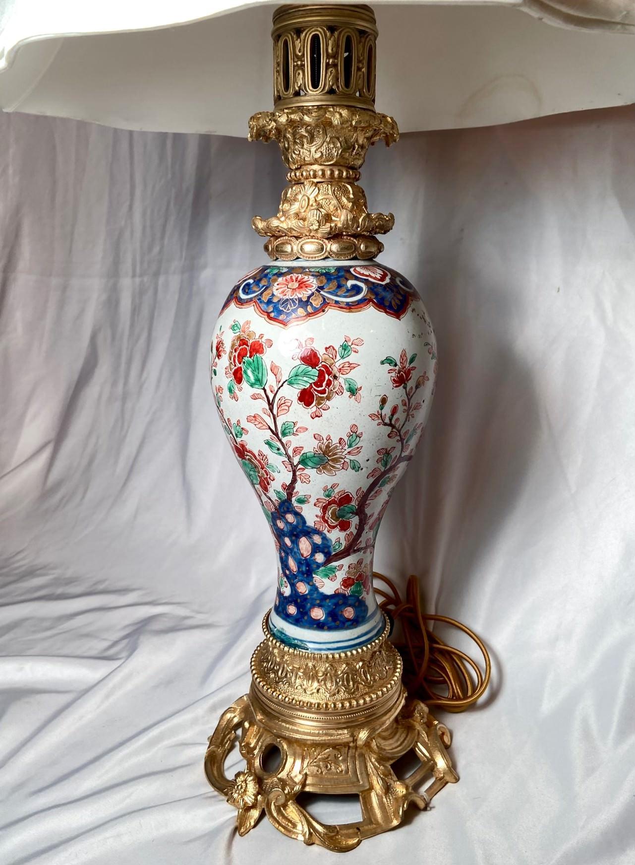 European Pair of Antique Early 19th Century Ormolu Mounted Imari Porcelain Urn Lamps For Sale