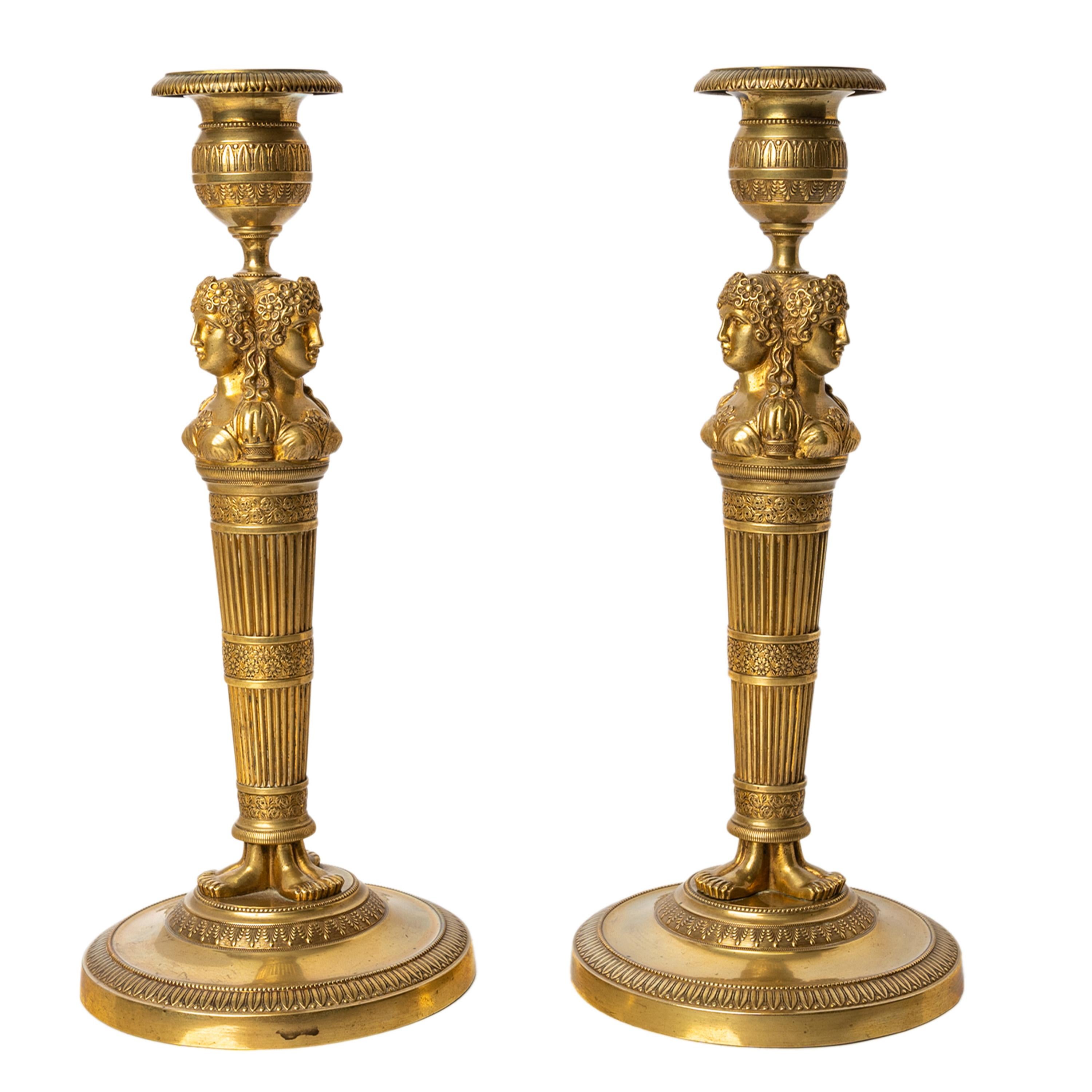 A very fine pair of antique early 19th century gilt bronze French Neoclassical Empire period candlesticks, circa 1820.
The candlesticks having removable sconces and globular capitals with leaf & garland decoration. At the top of each column there