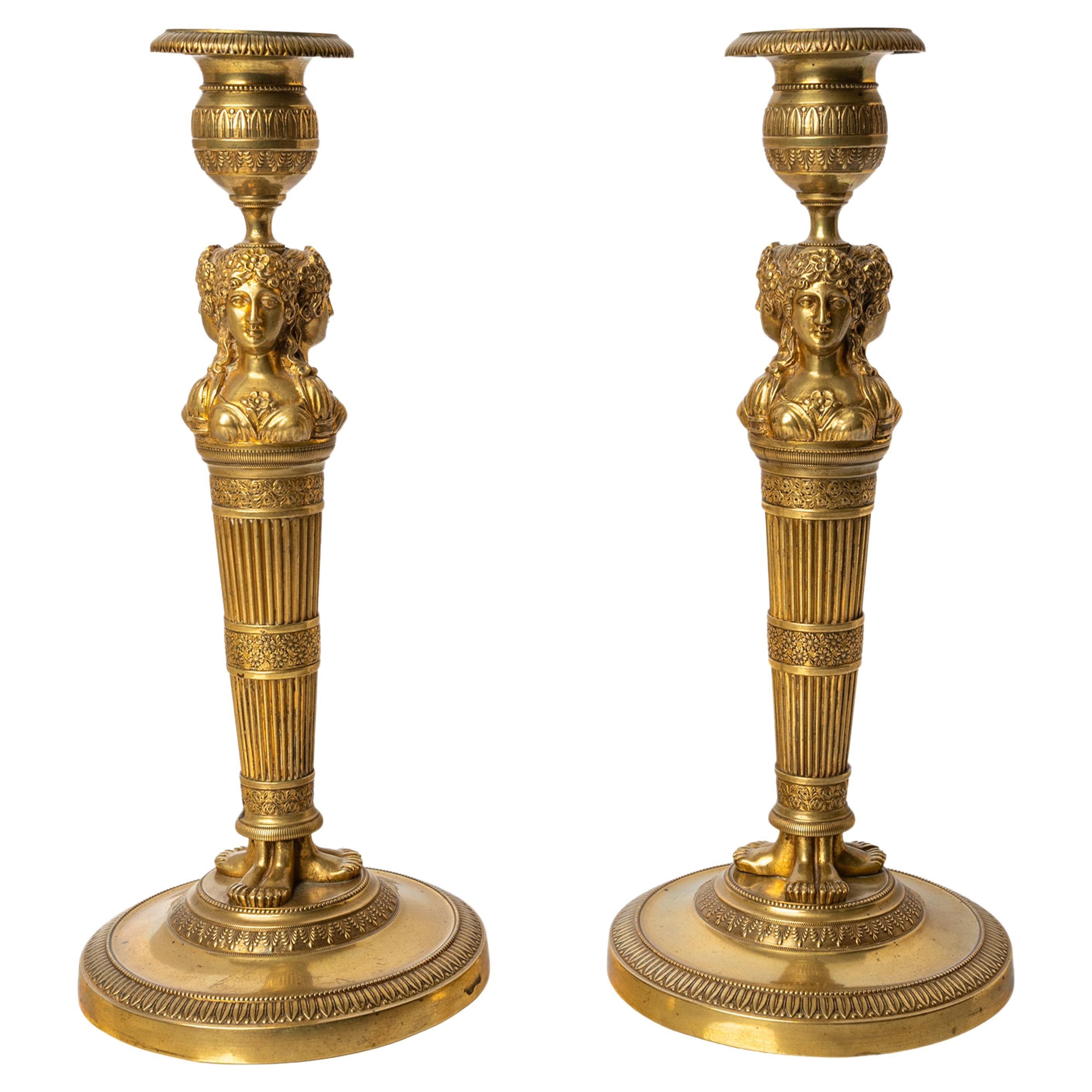 Paire de chandeliers anciens en bronze doré de l'Empire français du début du 19e siècle