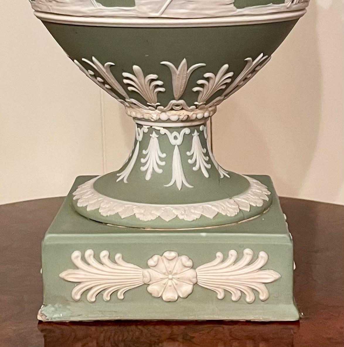 Pareja de lámparas antiguas de porcelana inglesa de Wedgwood de principios del siglo XX. Porcelana en venta
