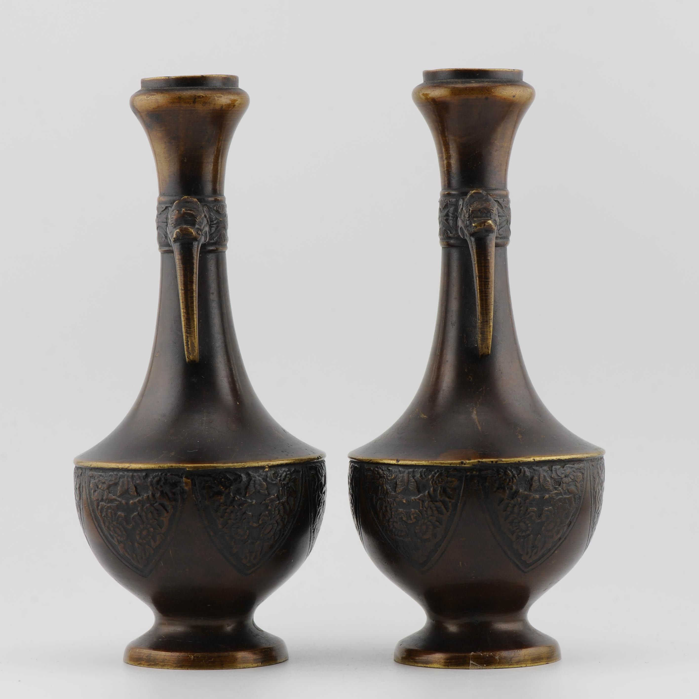 Pair Antique Edo/Meiji 19th c Vases Bronze Japanese Heavy elephant ears In Good Condition For Sale In Amsterdam, Noord Holland