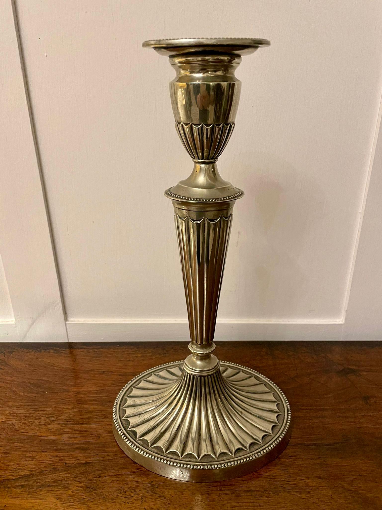 Edoardiano Coppia di antichi candelabri edoardiani dipinti in argento in vendita