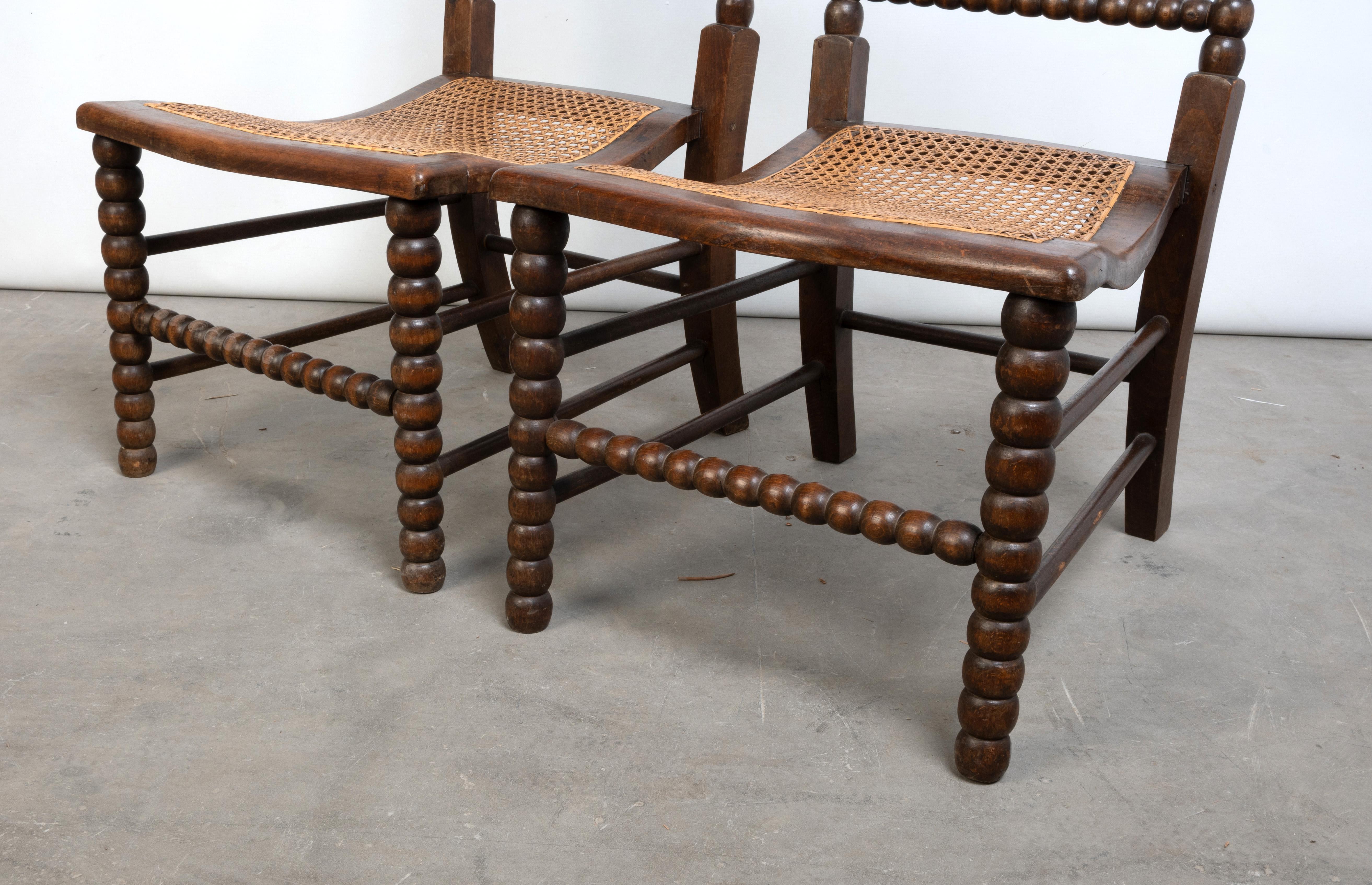 Paire d'anciennes chaises basses en canne à fuseau du 19e siècle des Arts and Crafts anglais en vente 5