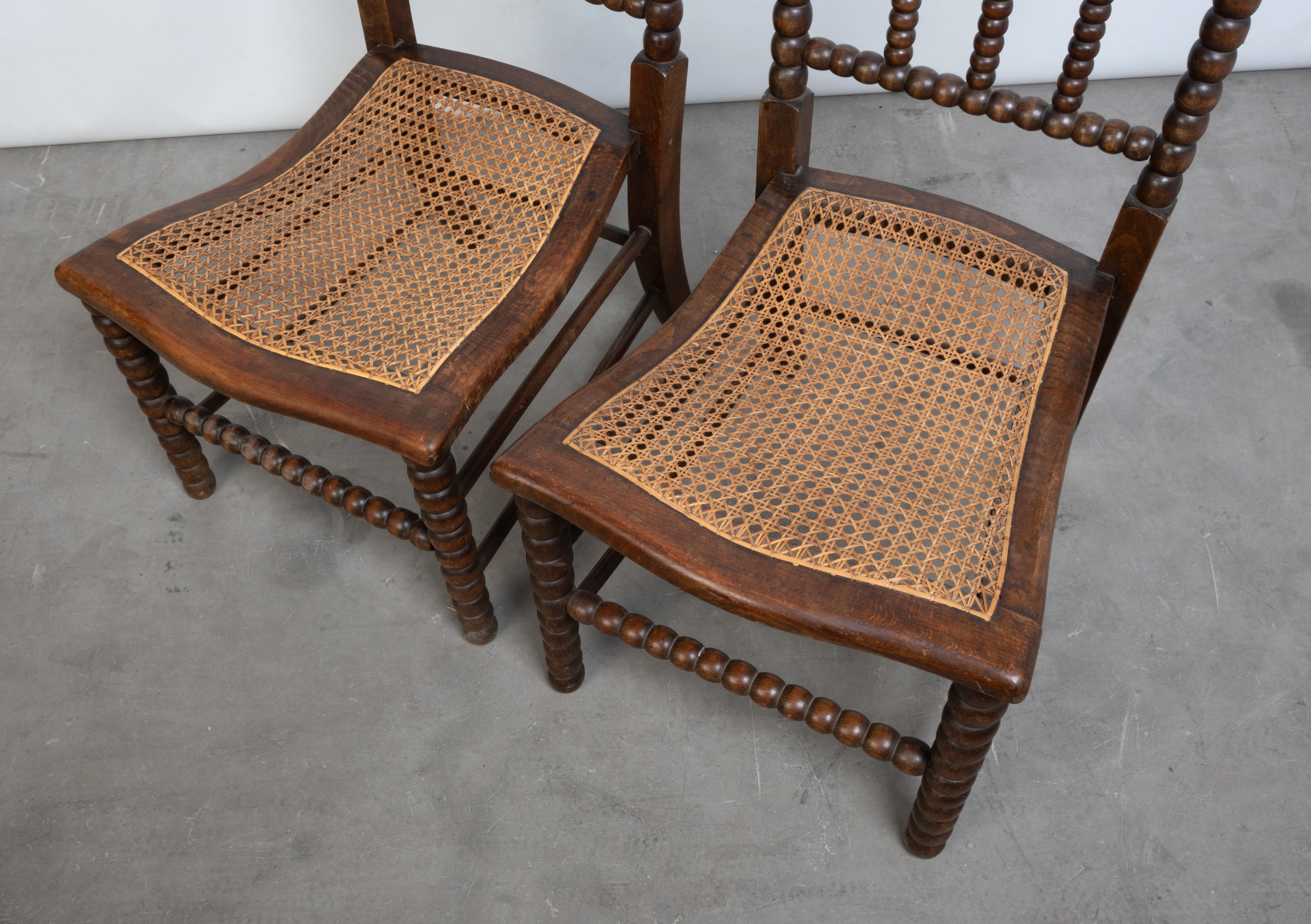 Paire d'anciennes chaises basses en canne à fuseau du 19e siècle des Arts and Crafts anglais en vente 7