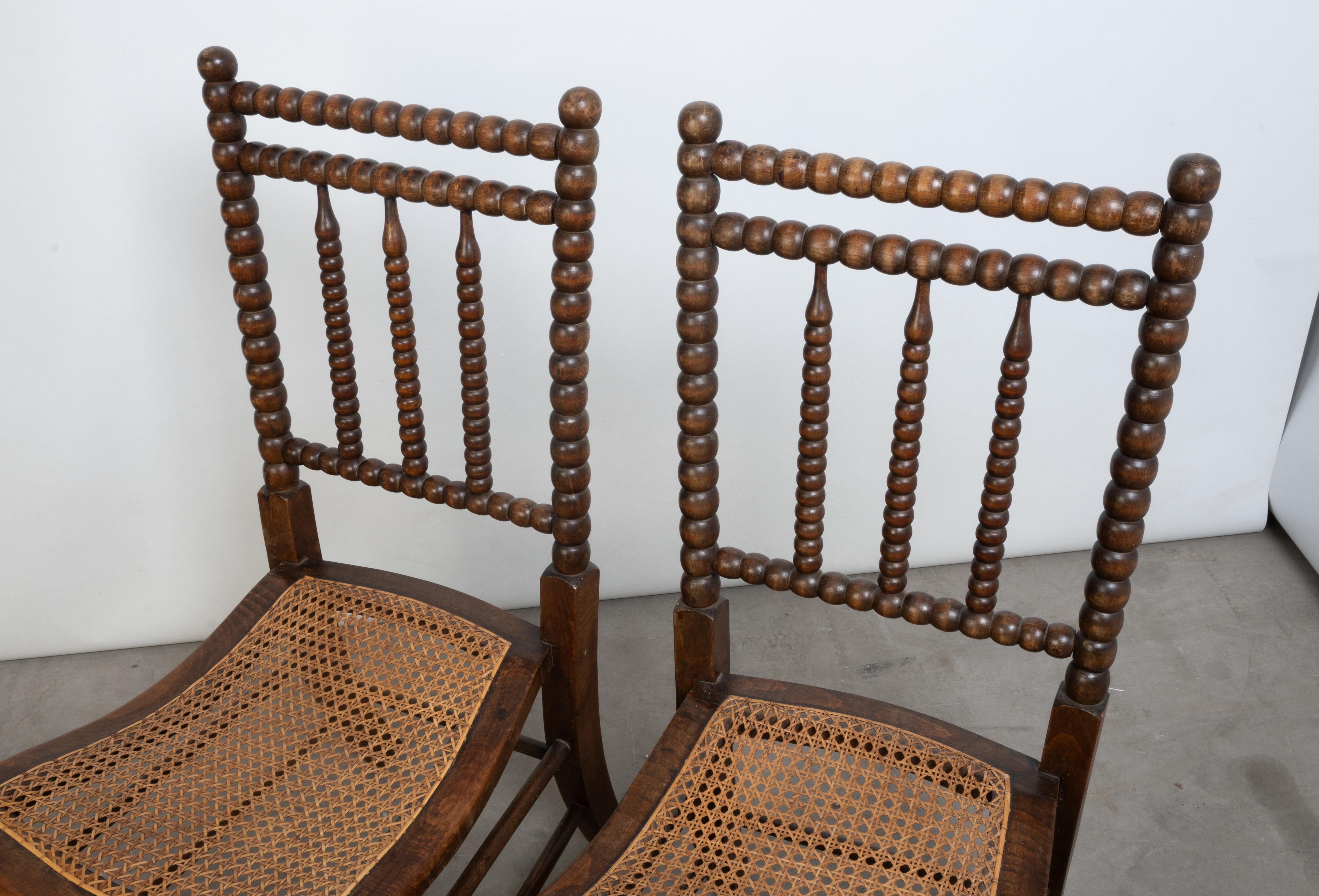 Paire d'anciennes chaises basses en canne à fuseau du 19e siècle des Arts and Crafts anglais en vente 8