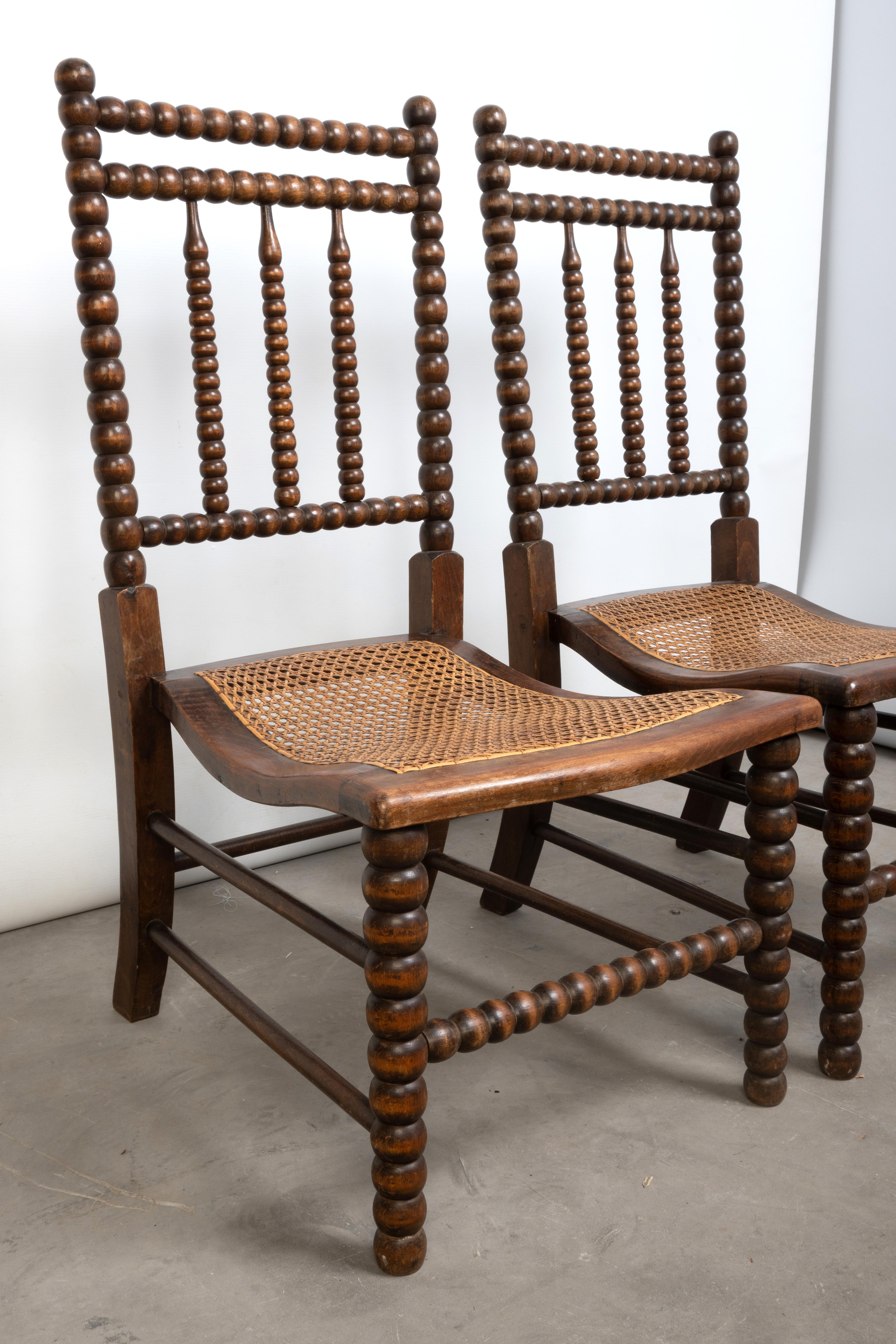 Paire d'anciennes chaises basses en canne à fuseau du 19e siècle des Arts and Crafts anglais en vente 9