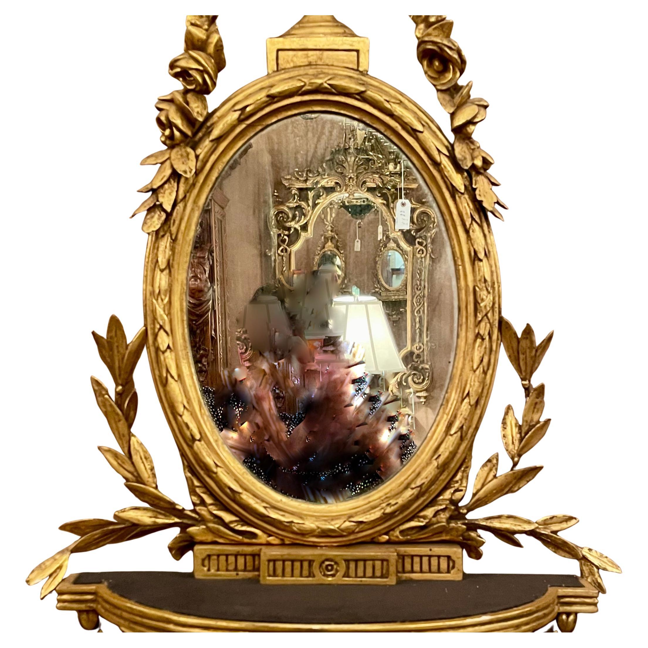 XIXe siècle Paire de miroirs anciens en bois sculpté et doré de style Adams, vers 1880. en vente