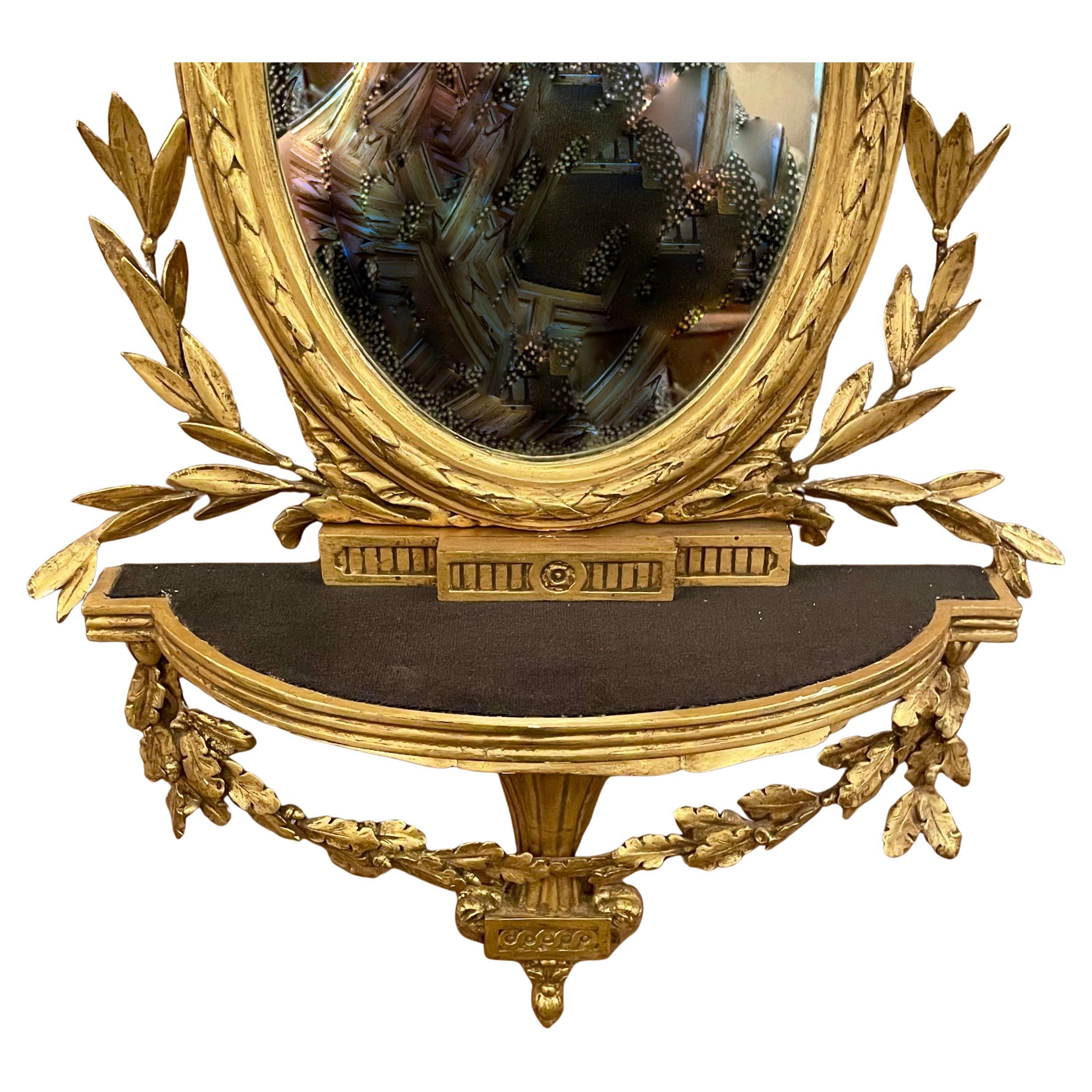 Bois Paire de miroirs anciens en bois sculpté et doré de style Adams, vers 1880. en vente