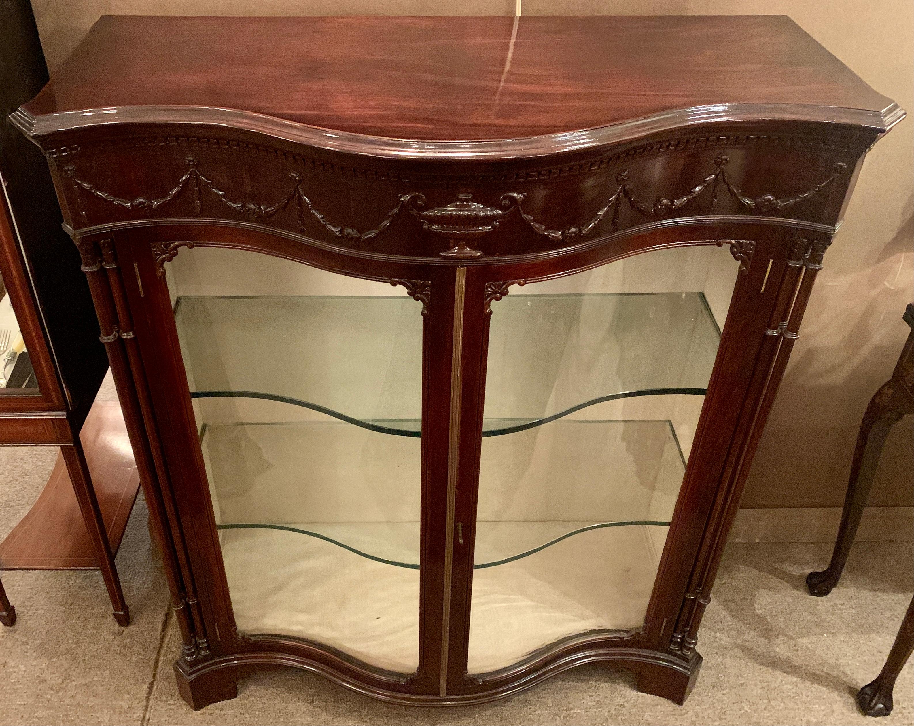 Pair Antique English Adams Style Glass-Front Serpentine Cabinets, Circa 1890 In Good Condition For Sale In New Orleans, LA