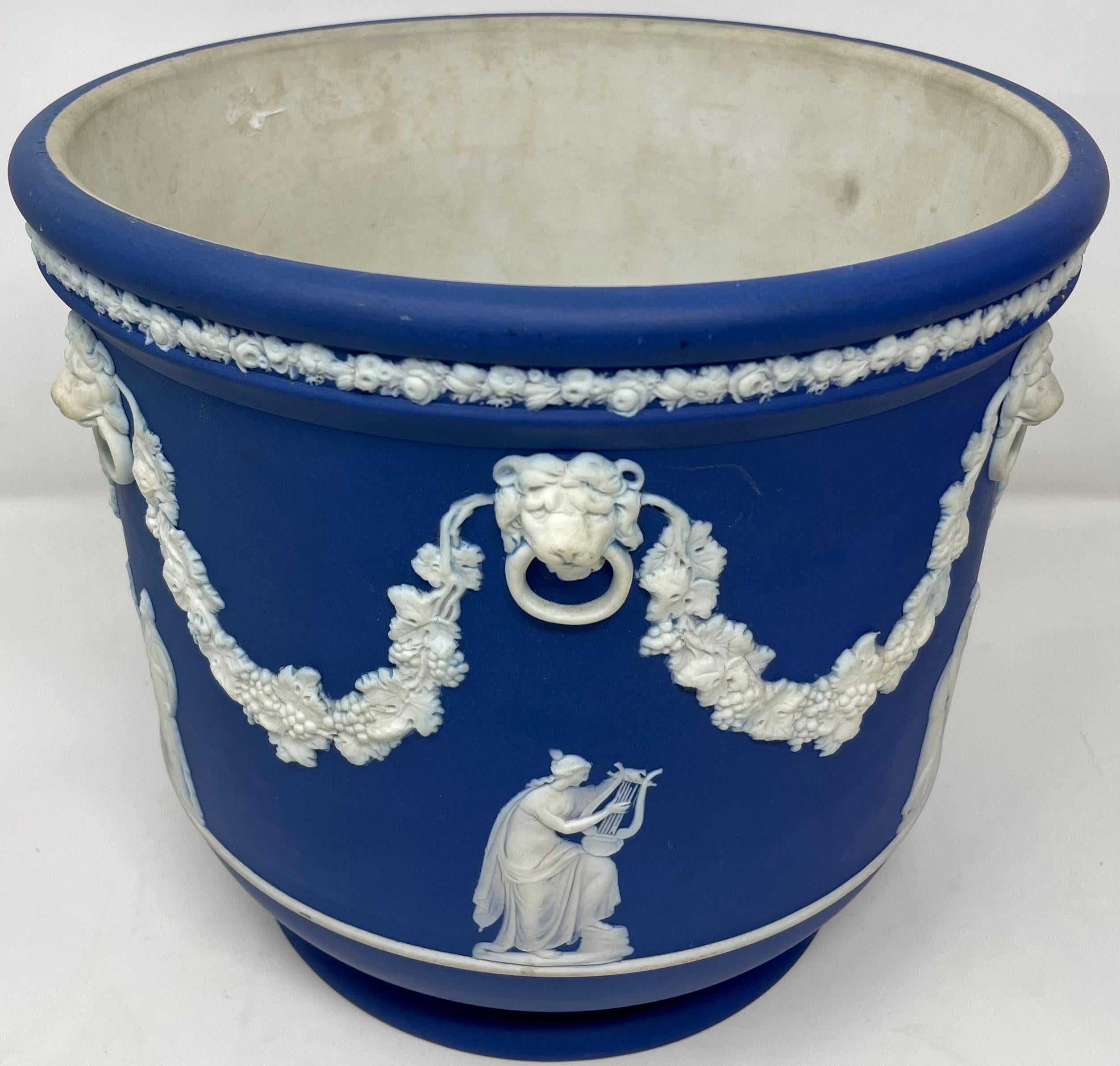 Pair Antique English Blue & White Wedgwood Porcelain Planters, Circa 1890-1900. In Good Condition In New Orleans, LA