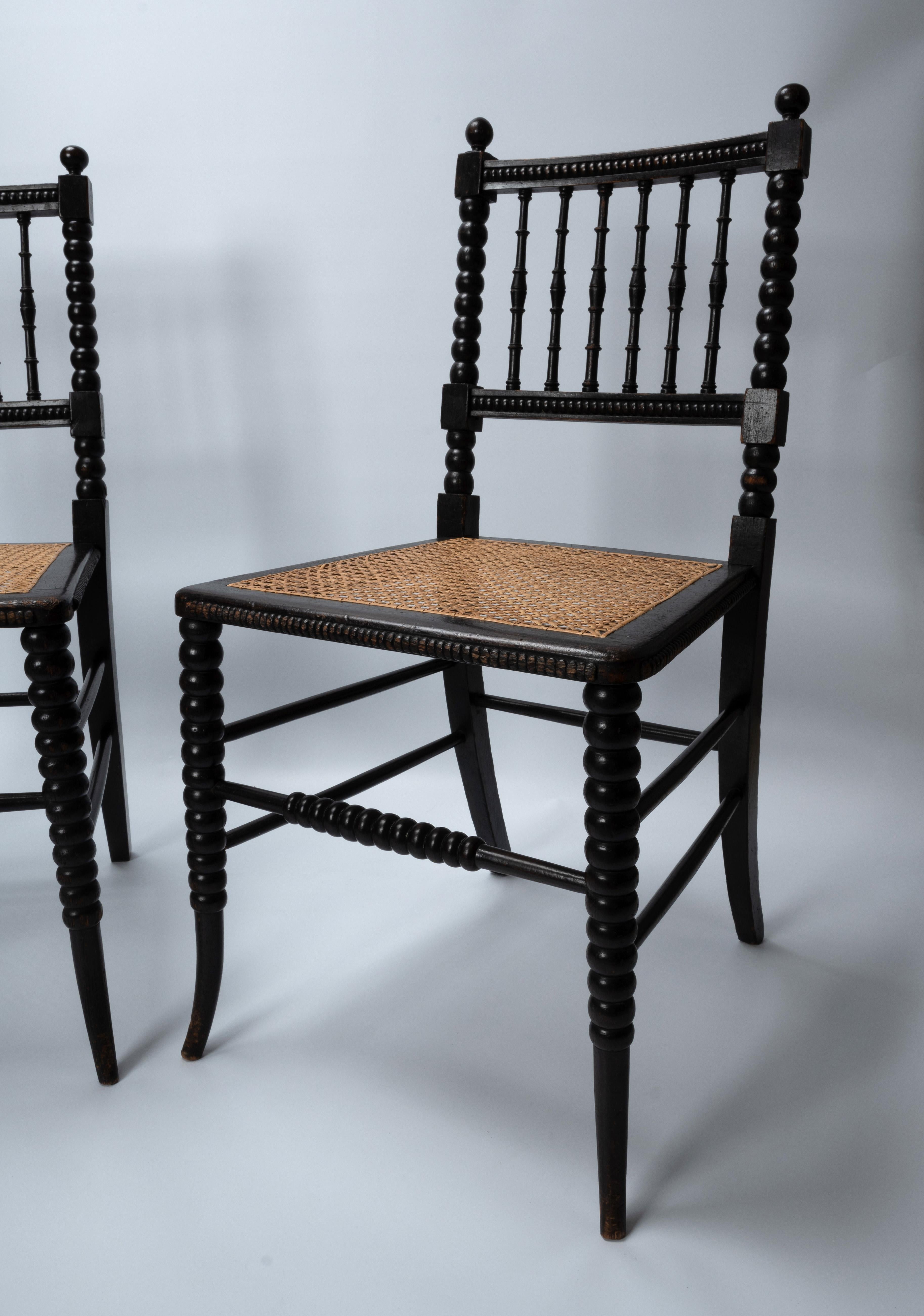 Paire de chaises d'appoint anglaises anciennes Bobbin Turned Cane Hall chairs C.1880 en vente 3