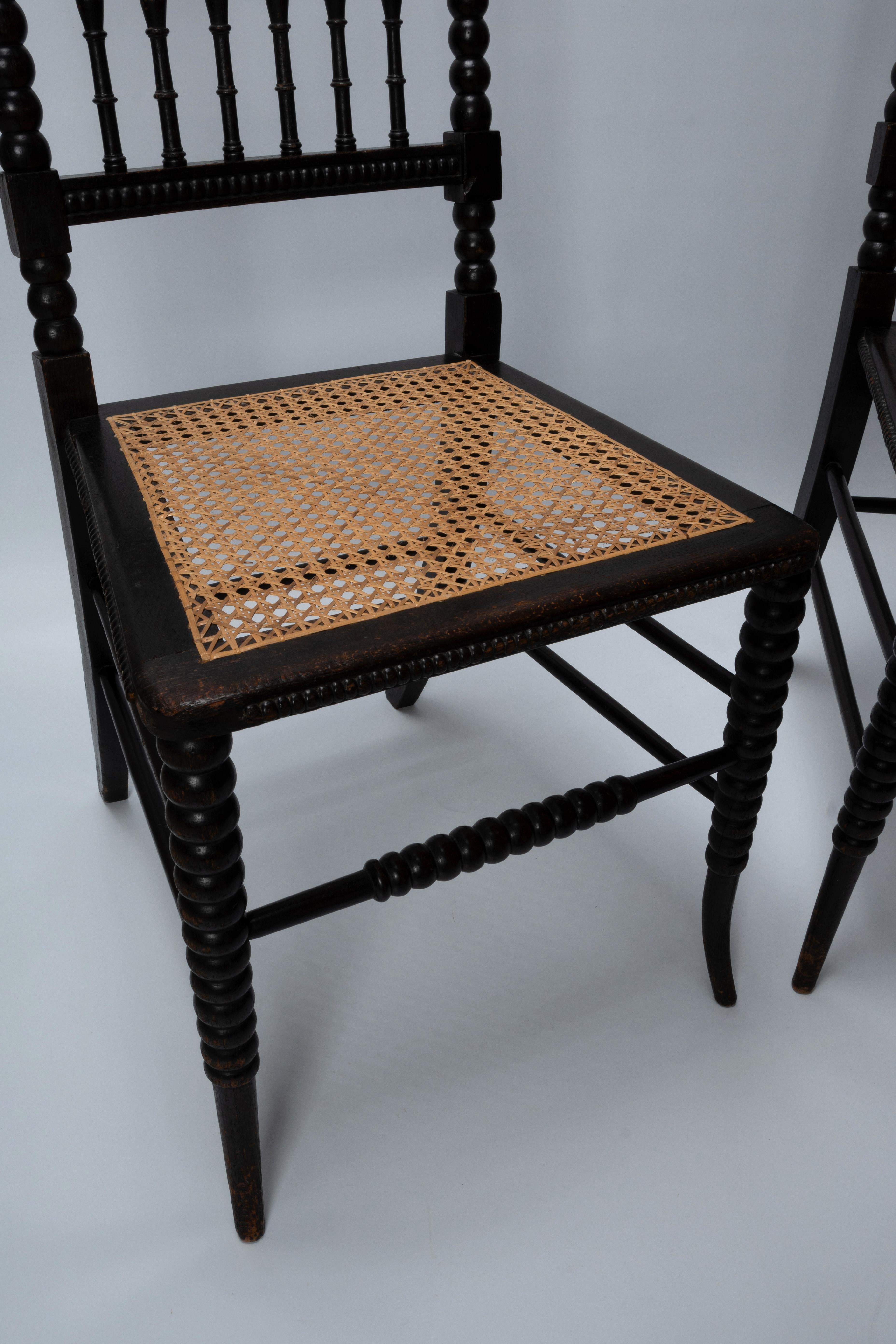 Paire de chaises d'appoint anglaises anciennes Bobbin Turned Cane Hall chairs C.1880 en vente 4