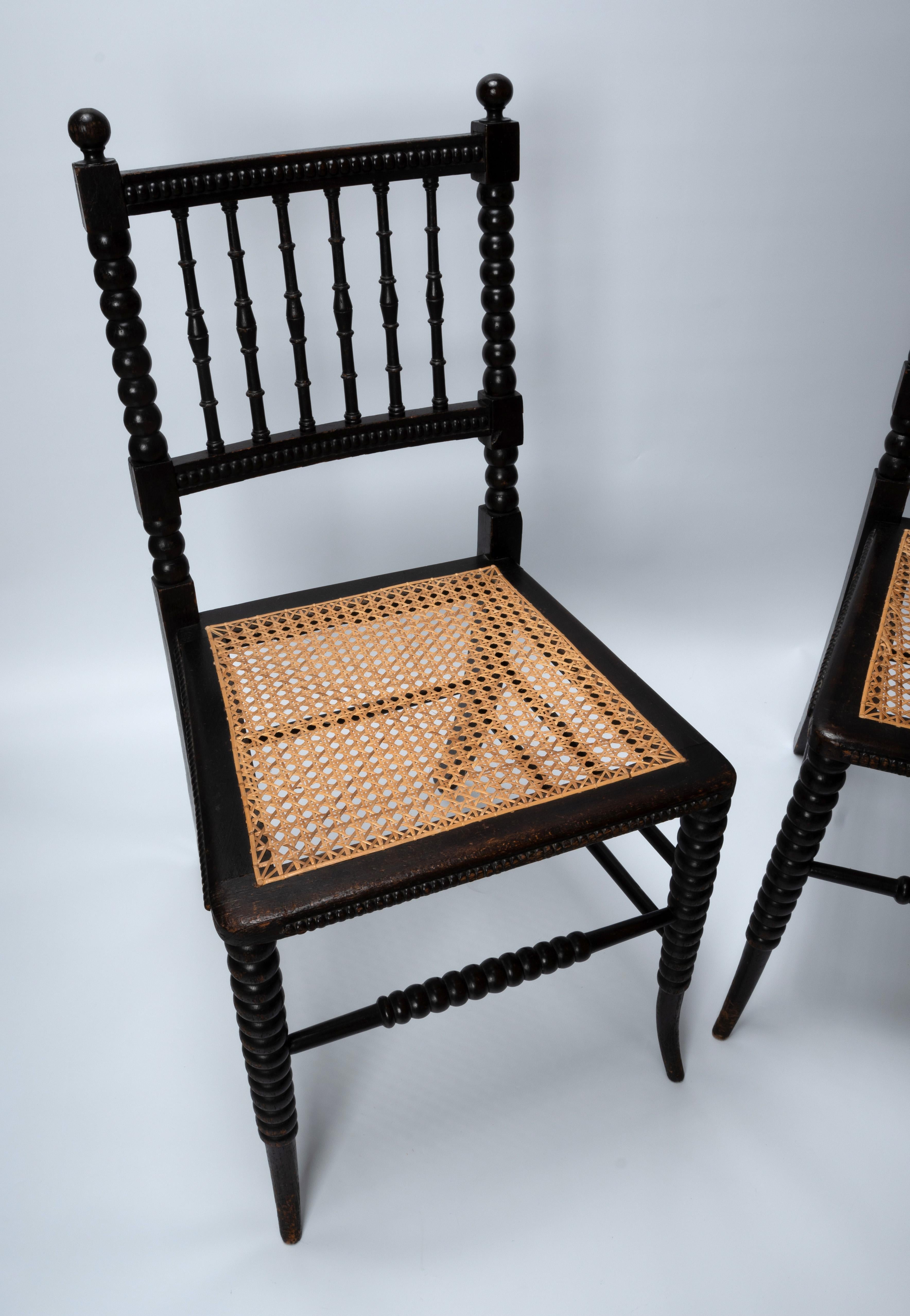 Paire de chaises d'appoint anglaises anciennes Bobbin Turned Cane Hall chairs C.1880 en vente 1