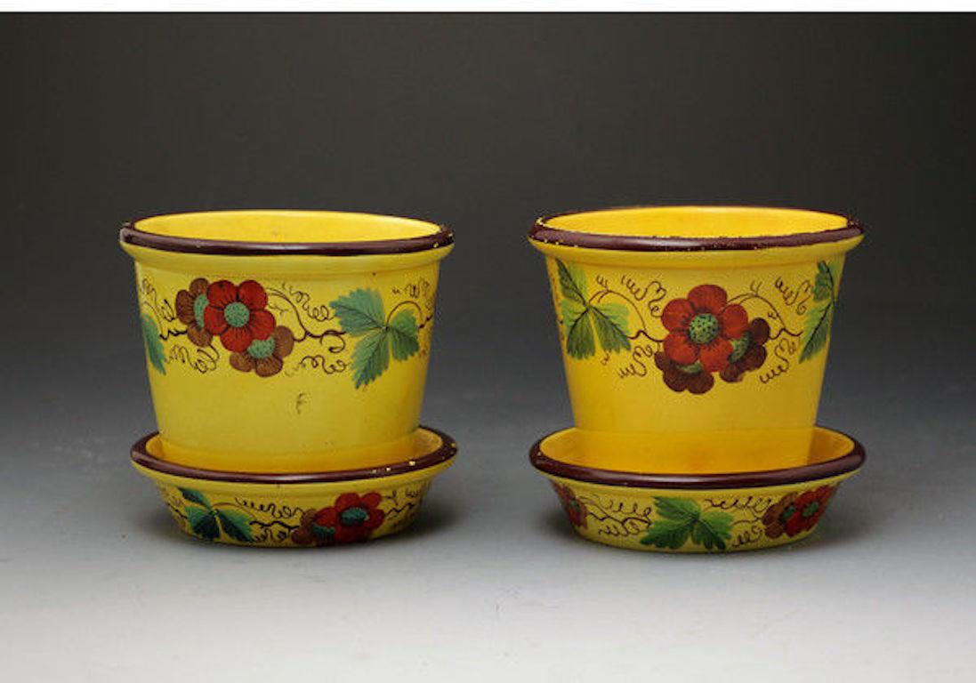 Pair of Antique English Canary Yellow Pottery Jardinieres with Stands British In Good Condition For Sale In Woodstock, OXFORDSHIRE