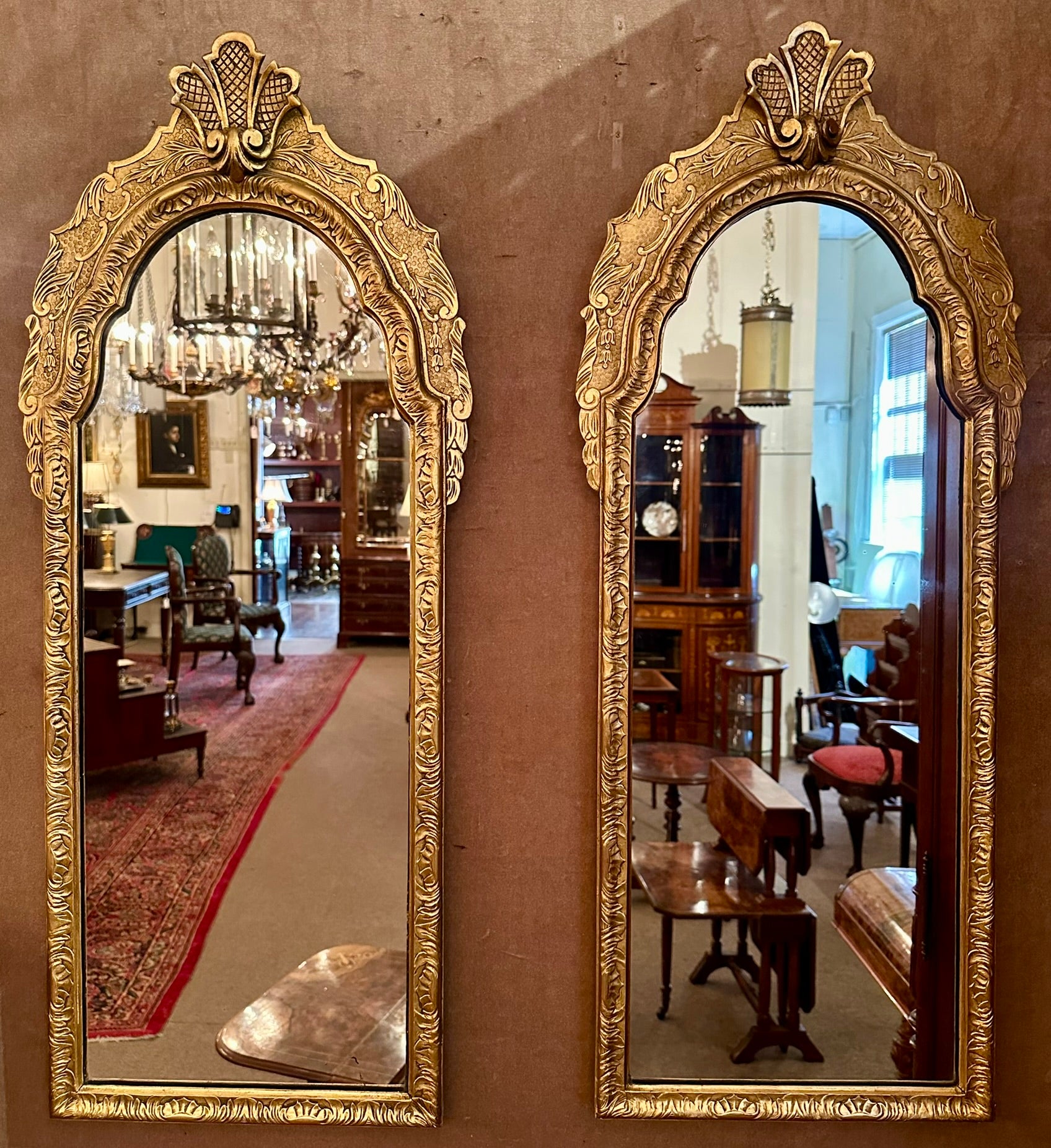 Pair Antique English Carved Gilt Wood Mirrors, Circa 1890-1910. In Good Condition For Sale In New Orleans, LA