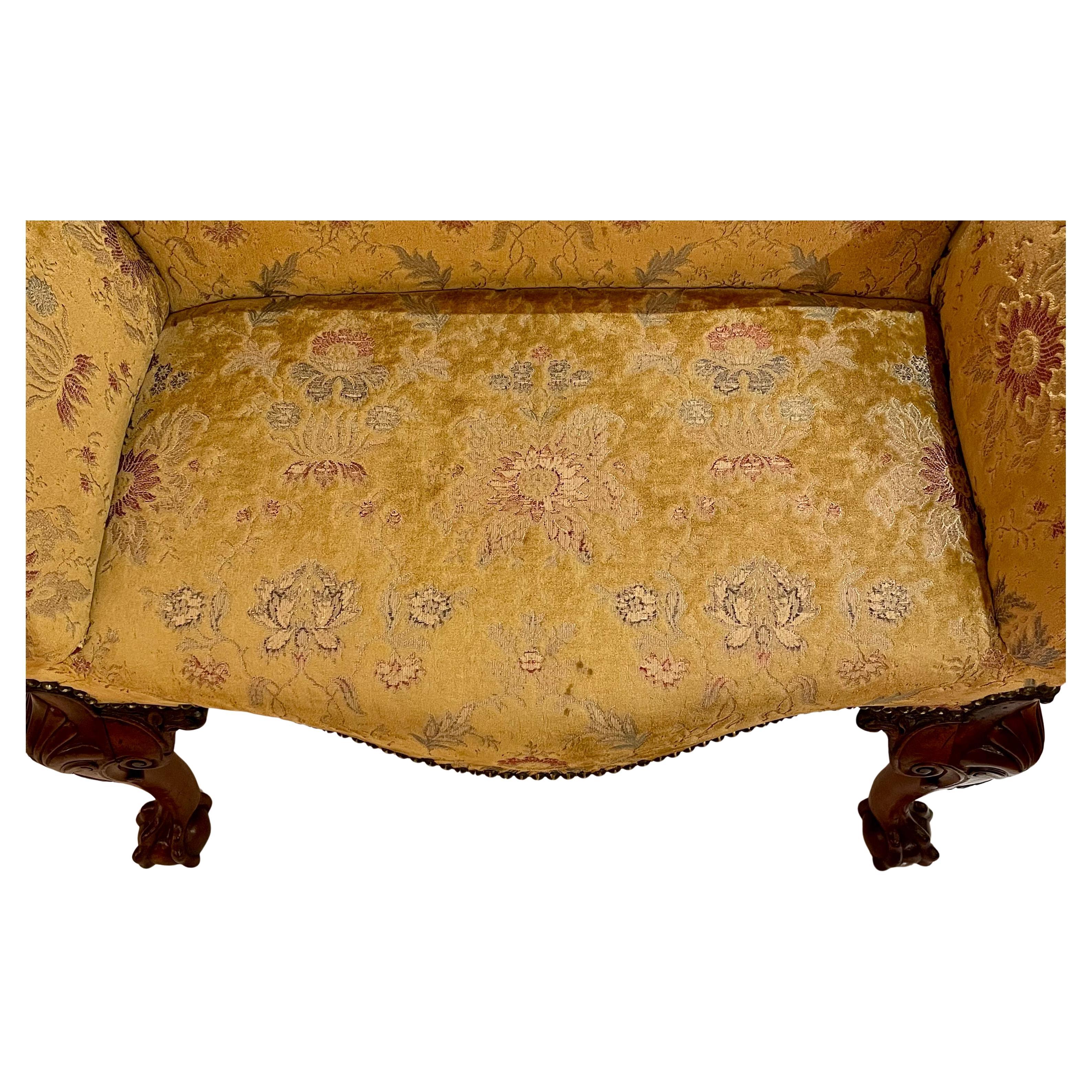 Noce Coppia di antiche poltrone Tête-à-Tête inglesi in noce intagliato, CIRCA 1880. in vendita