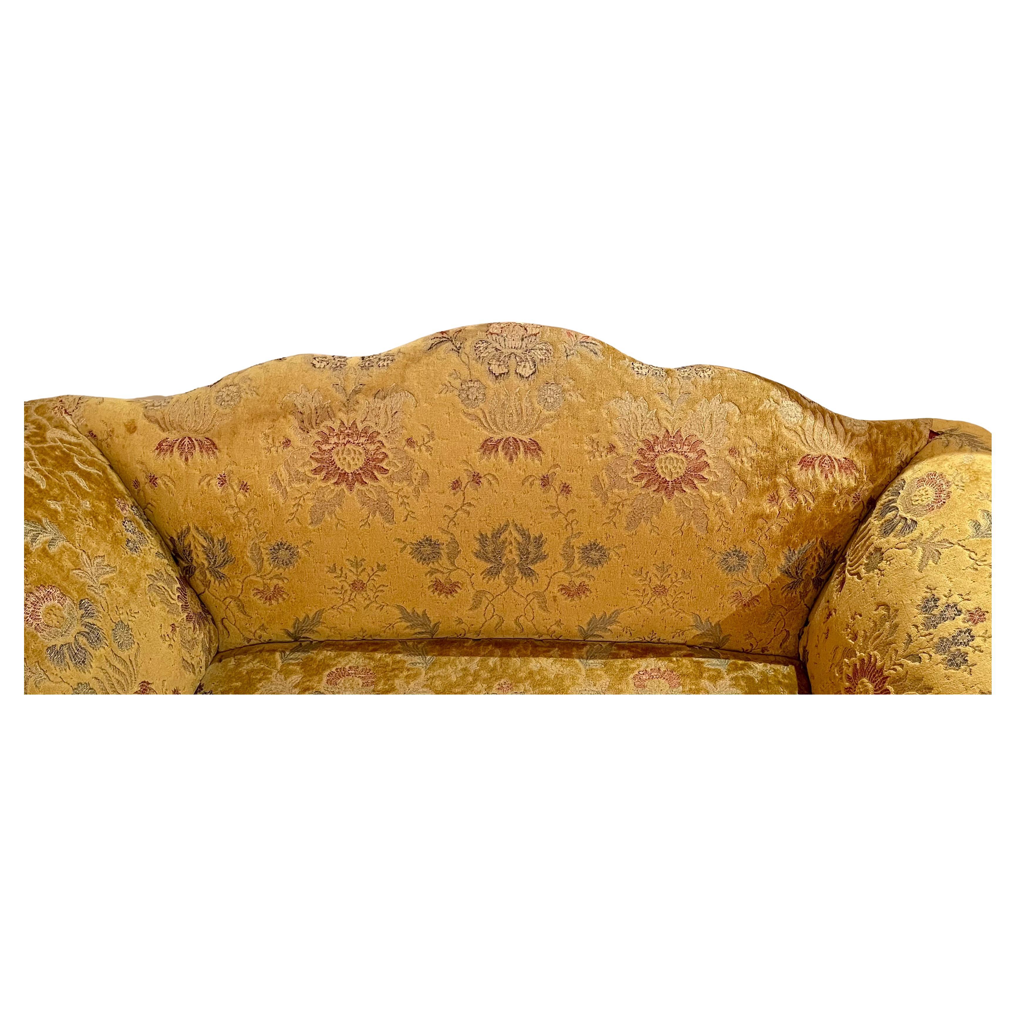 Coppia di antiche poltrone Tête-à-Tête inglesi in noce intagliato, CIRCA 1880. in vendita 1