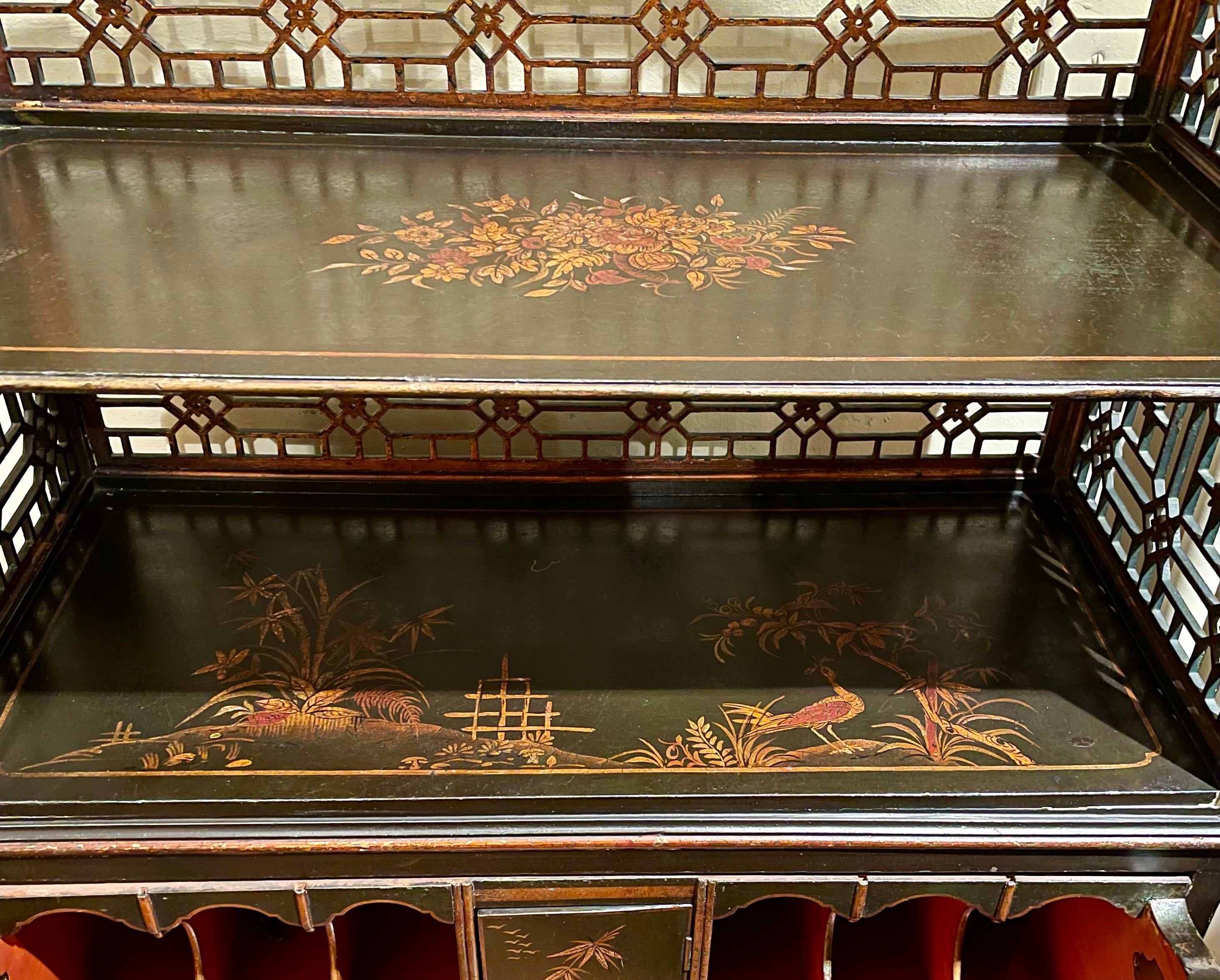 Coppia di antiche librerie inglesi in lacca nera Chinoiserie con scrivanie, circa 1890 in vendita 8