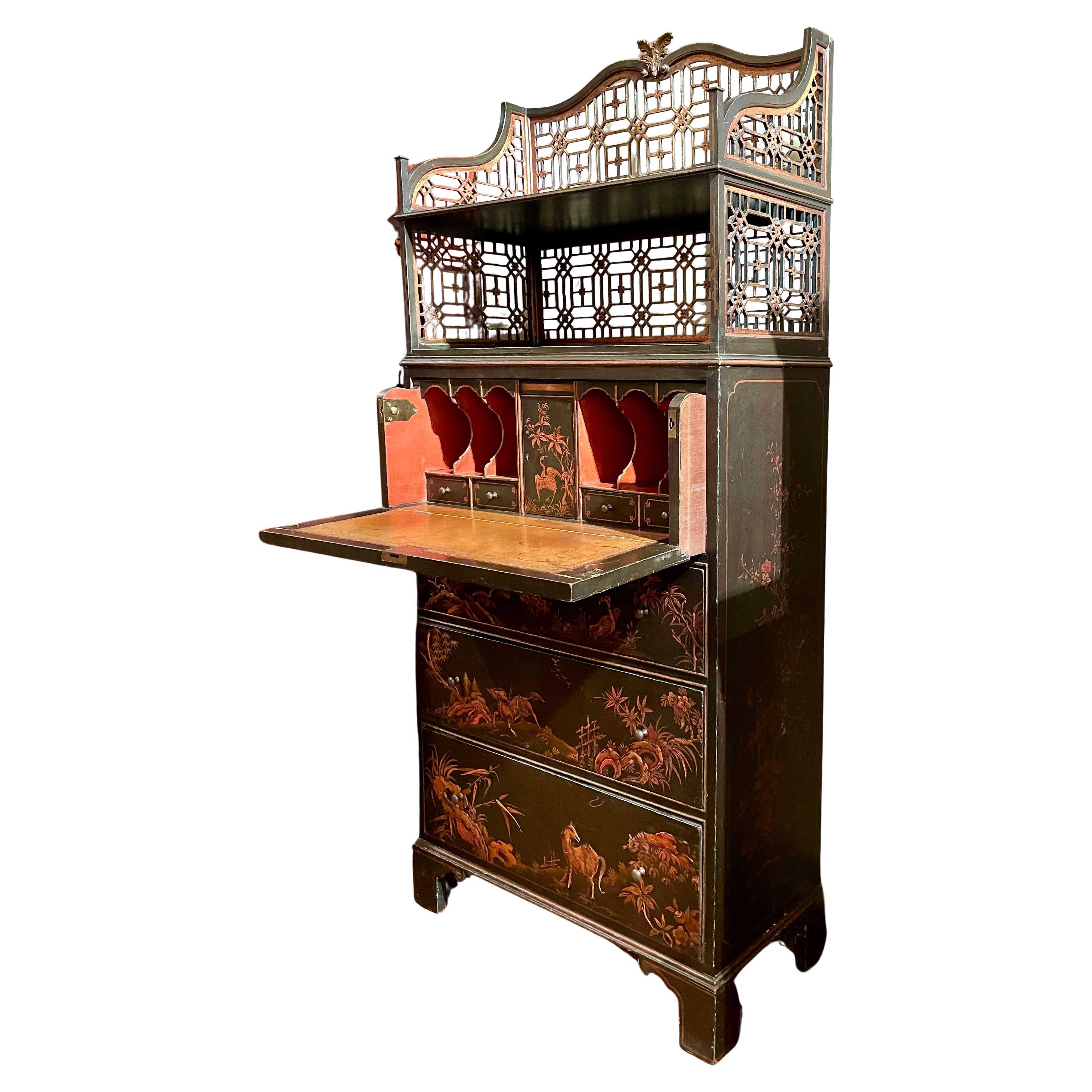 Coppia di antiche librerie inglesi in lacca nera Chinoiserie con scrivanie, circa 1890 In condizioni buone in vendita a New Orleans, LA