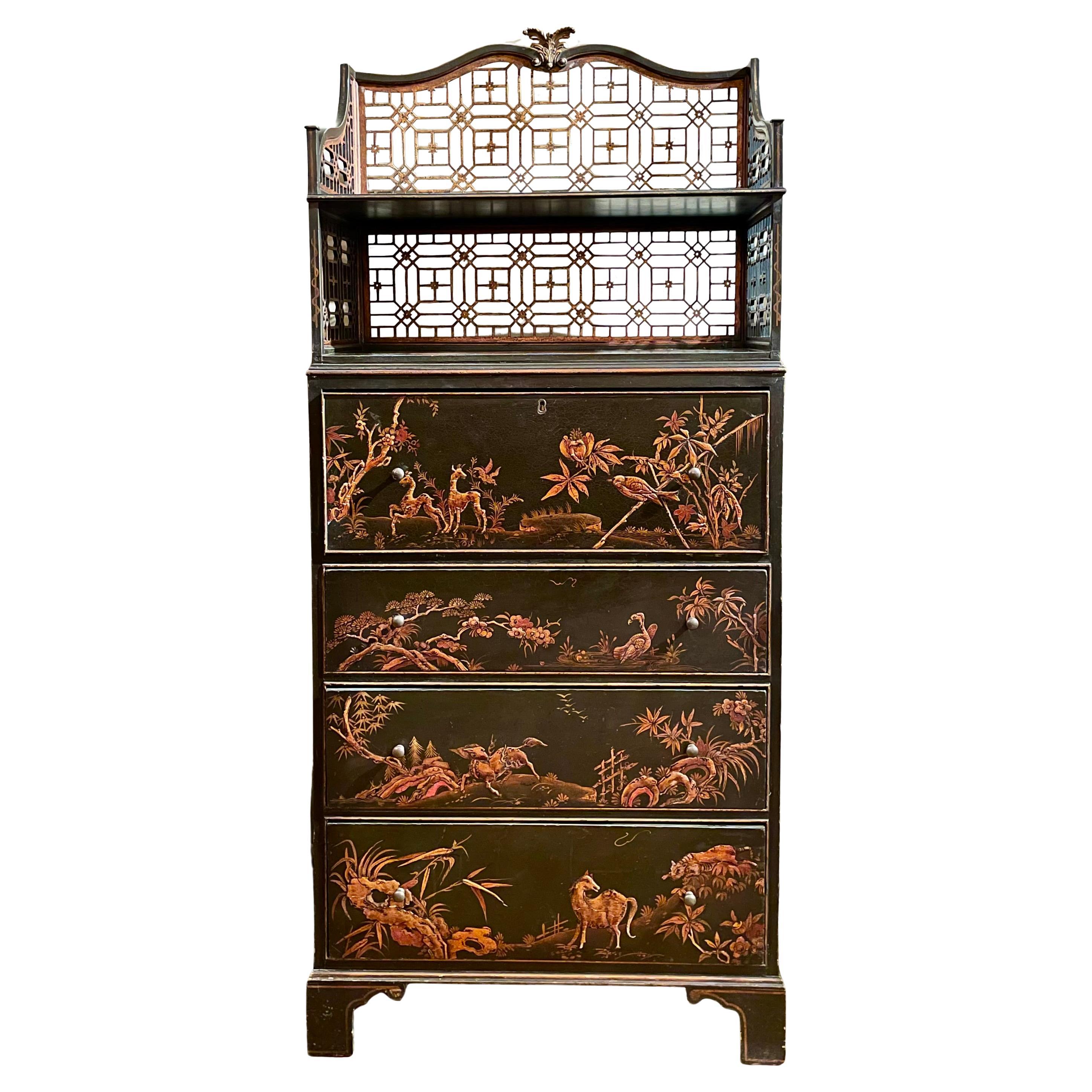 XIX secolo Coppia di antiche librerie inglesi in lacca nera Chinoiserie con scrivanie, circa 1890 in vendita