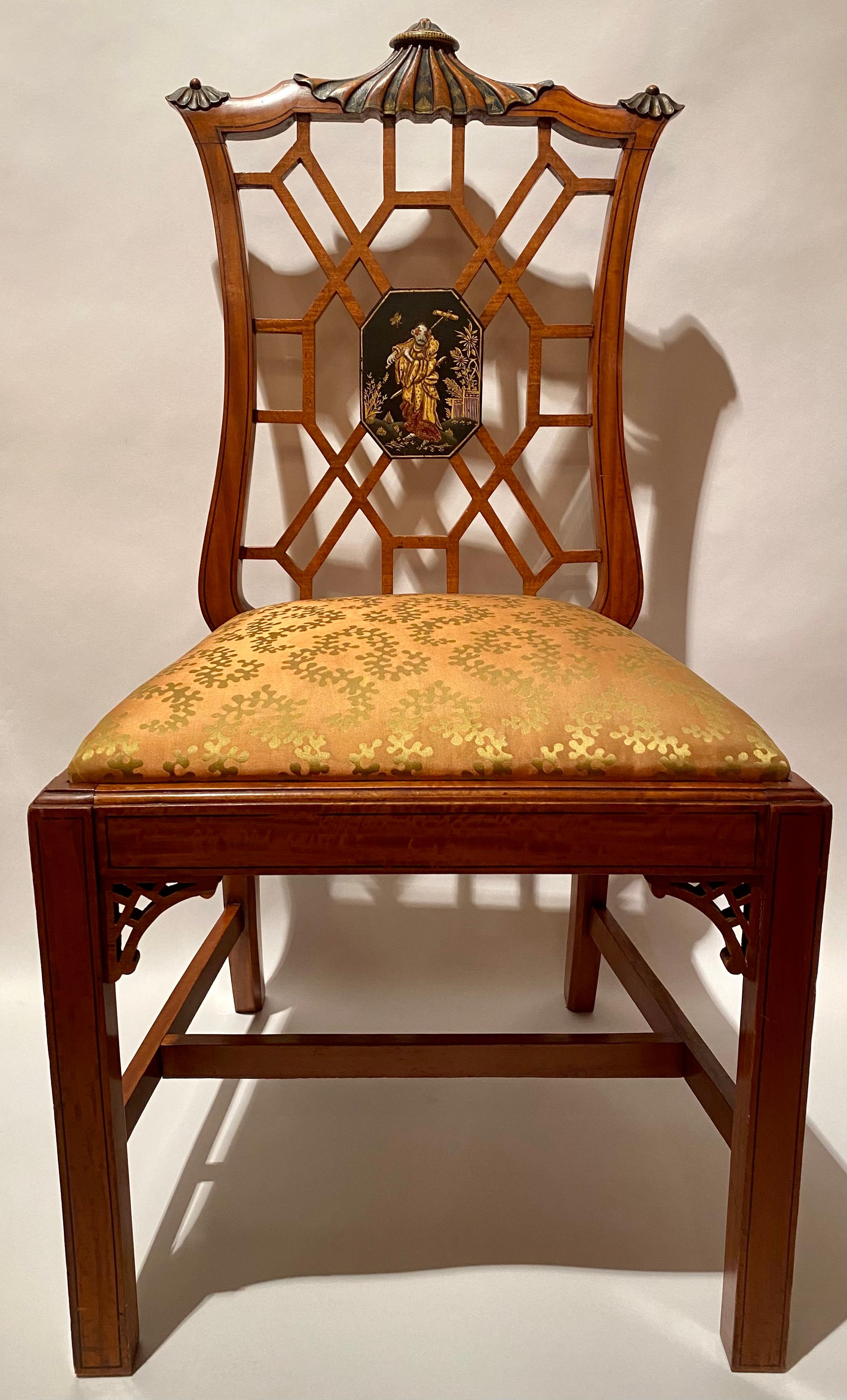 Pair Antique English Chinoiserie Lacquer Detail Satinwood Side Chairs, Ca. 1900 In Good Condition In New Orleans, LA