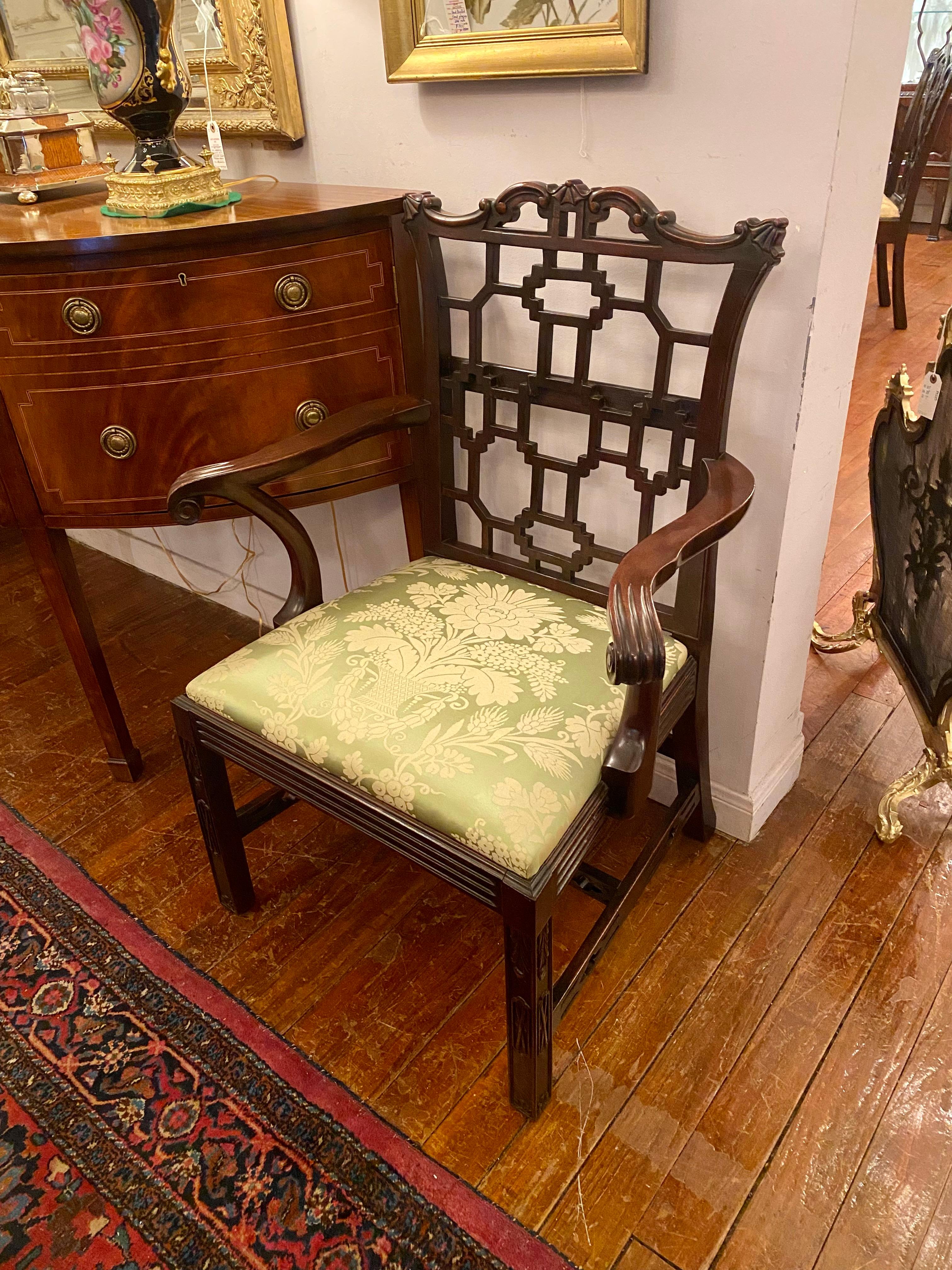 Pair Antique English Chippendale Mahogany Armchairs, circa 1865-1875 For Sale 7